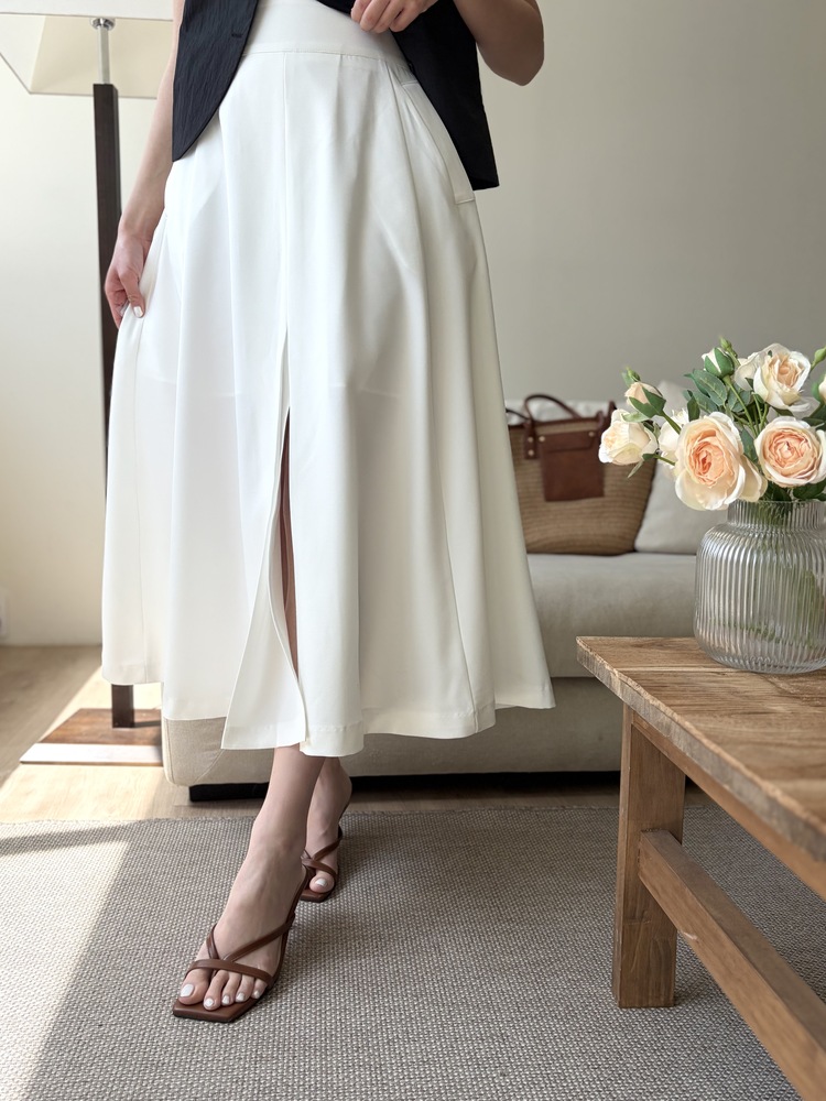 Front-Slit Midi Flare Skirt (Black)