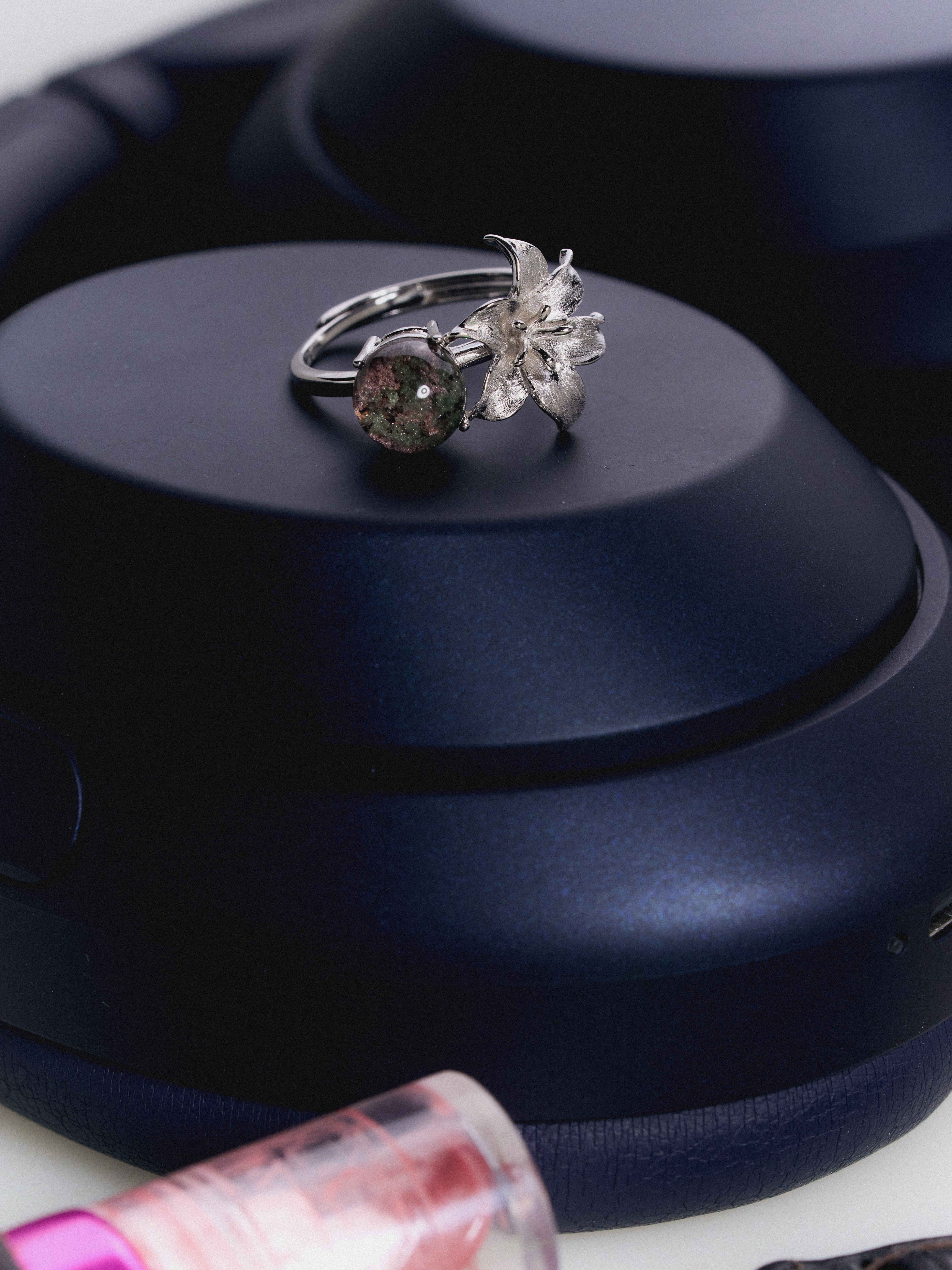 Phantom Threads Ring
