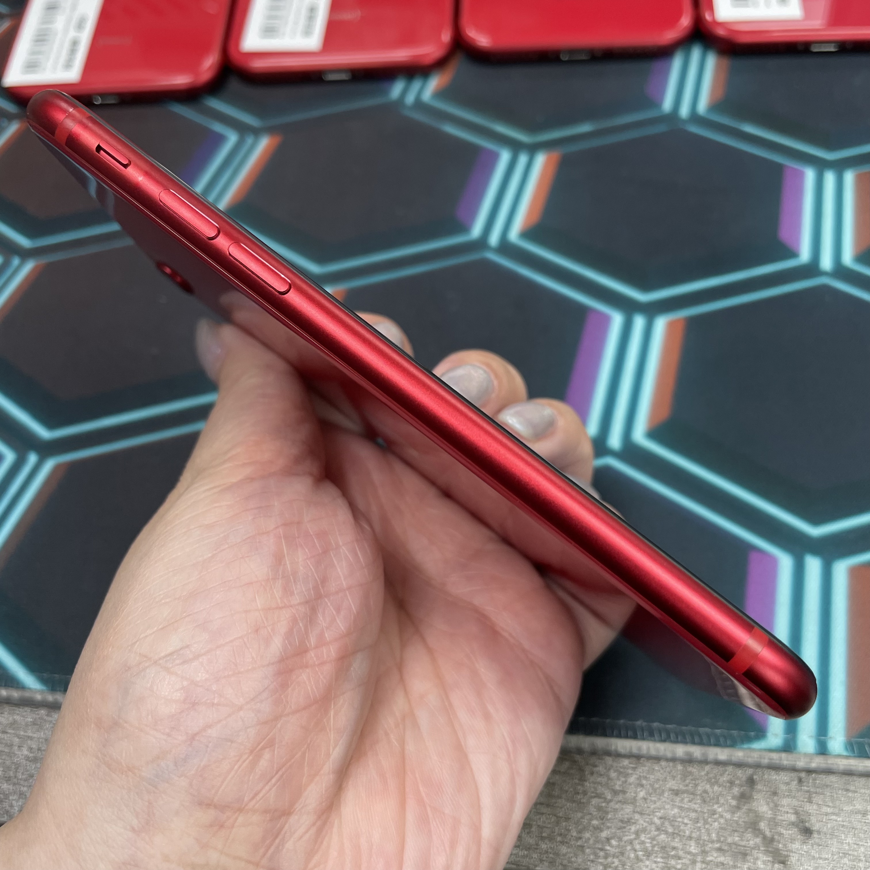 *7041 SE 2 勁靚機 128GB 電84 紅色 red
