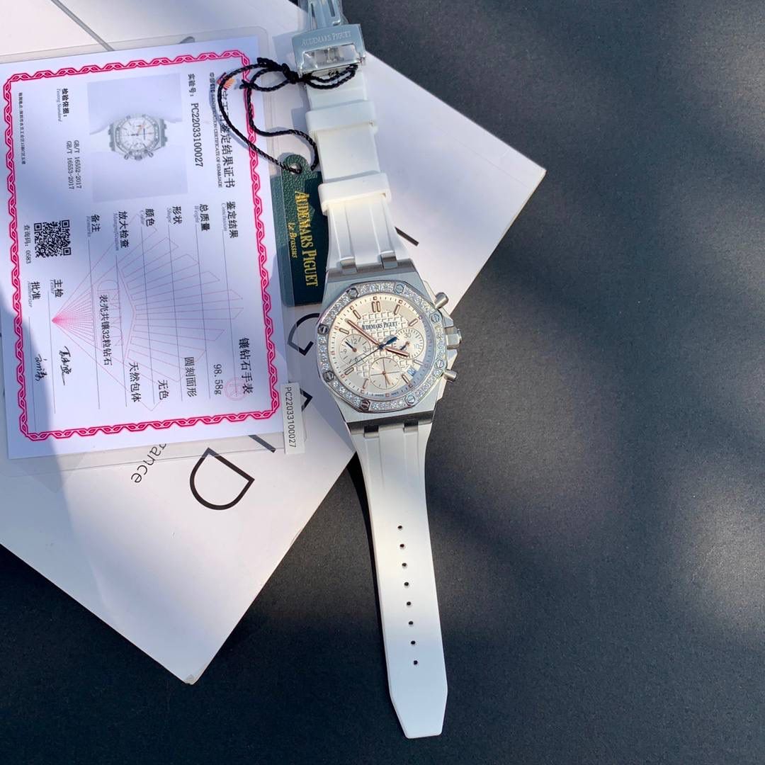 明星王子文同款，皇家橡树离岸系列计时腕表！目前在国内外女款热门之一市场正品一表难求，二手市场价格更是不断上涨！为了保证大家花最少的钱就能买最划算的表款，我们良苦用心！打造技术性攻破已做到壳可正品互换。真真正正做到原装一致！各方面非常谐调优秀！非常难得的款式希望你们不要错过😄