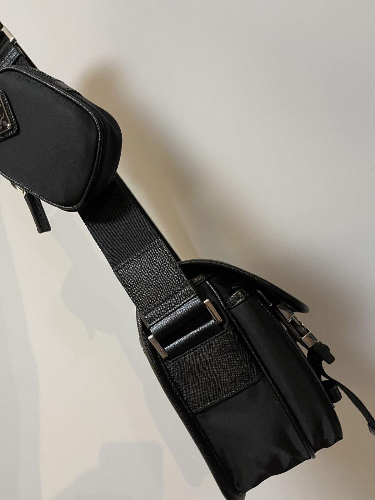 PRADA Re-Nylon 及 Saffiano 皮革肩揹袋