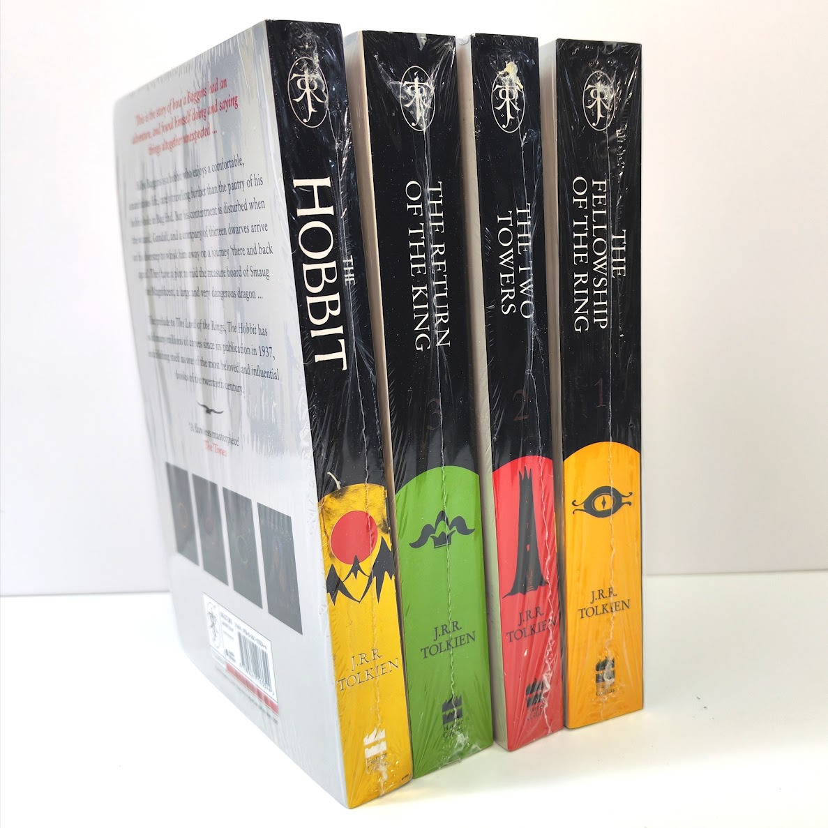 The Lord of Rings 4 books   The Hobbit / The Fellowship of the Ring / The Two Towers / The Return of the King 暢銷小說  魔戒三部曲指環王  A47