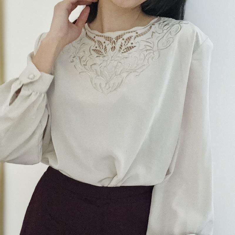 Vintage Japanese New Old Stock Embroidered Neckline Beige Blouse (MT1840)