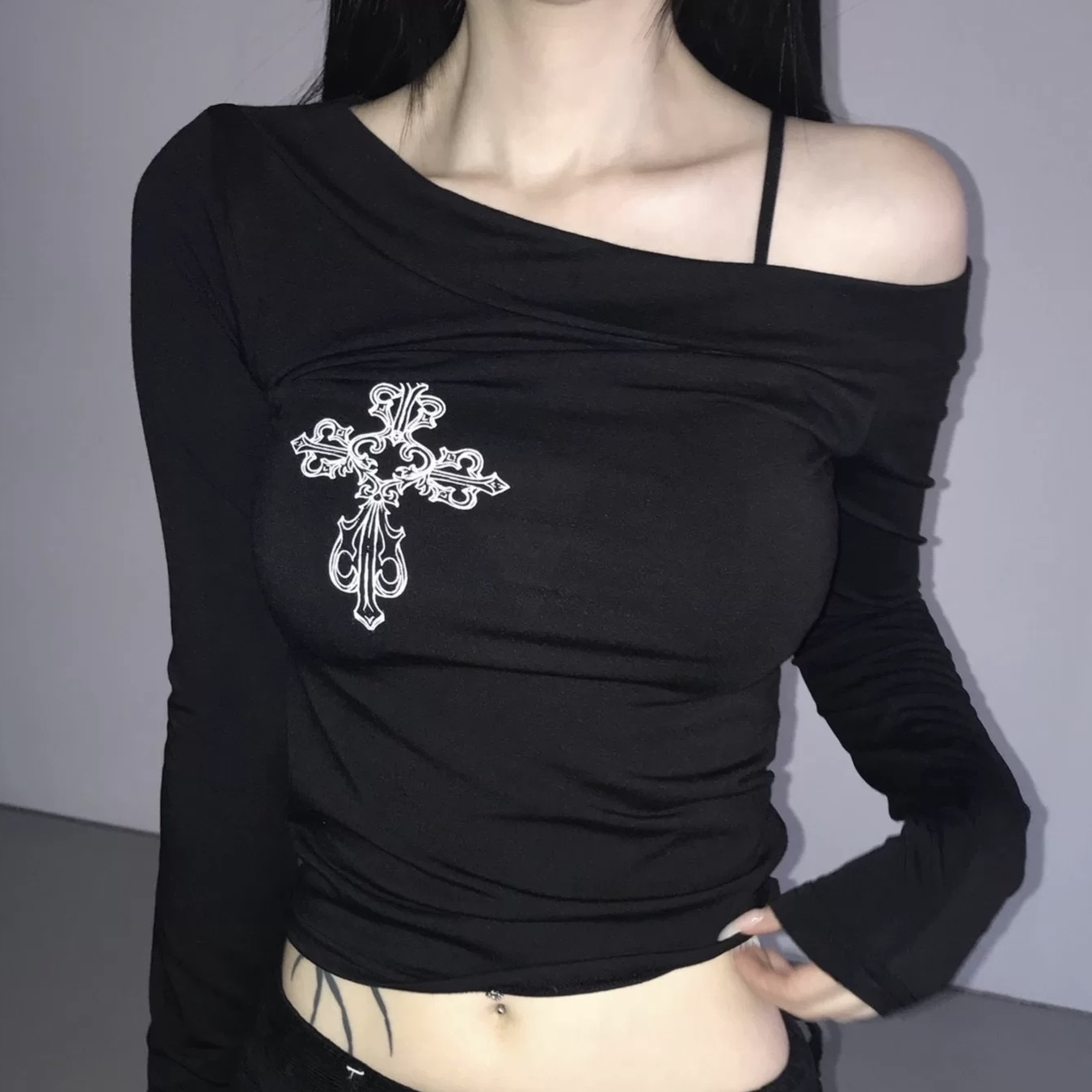 已售罄❌韓國十字架反領一字膊長袖Top