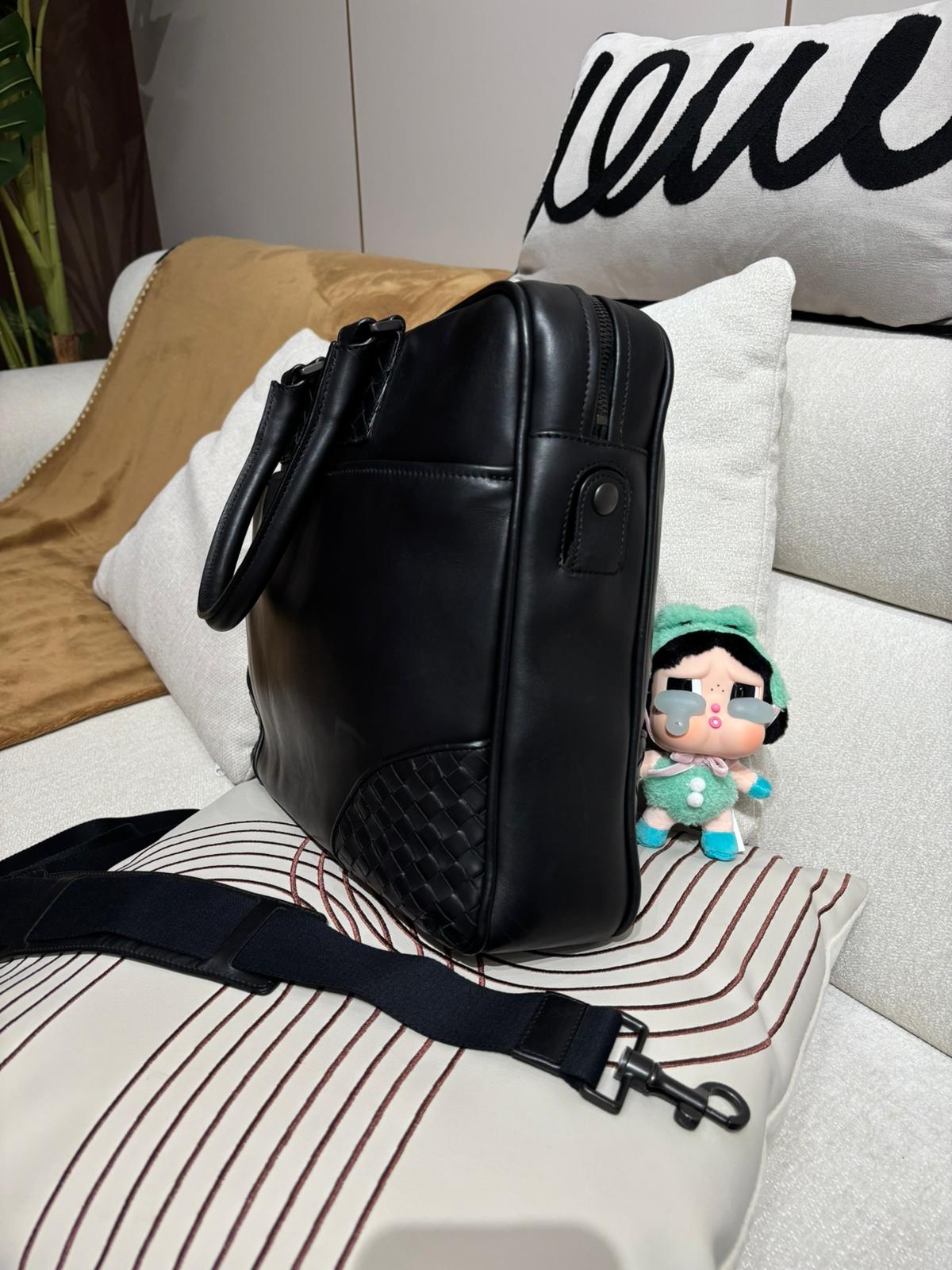 Bottega Veneta BV Black Intrecciato Leather Briefcase Bag 100%Authentic, 90%New ✅Dust bag