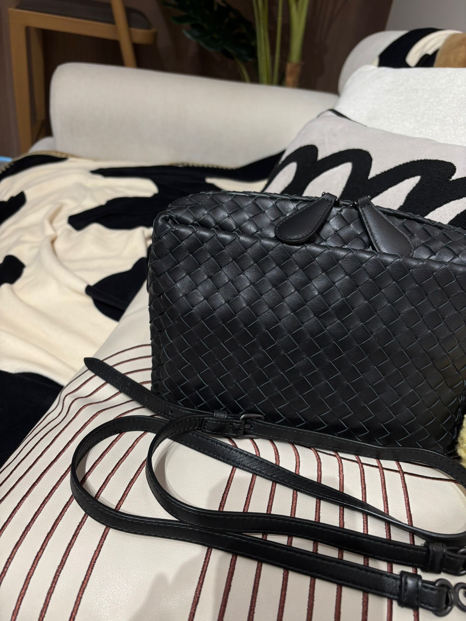 BOTTEGA VENETA BV SHOULDER BAG Black  100%Authentic,98%new ✅dust bag