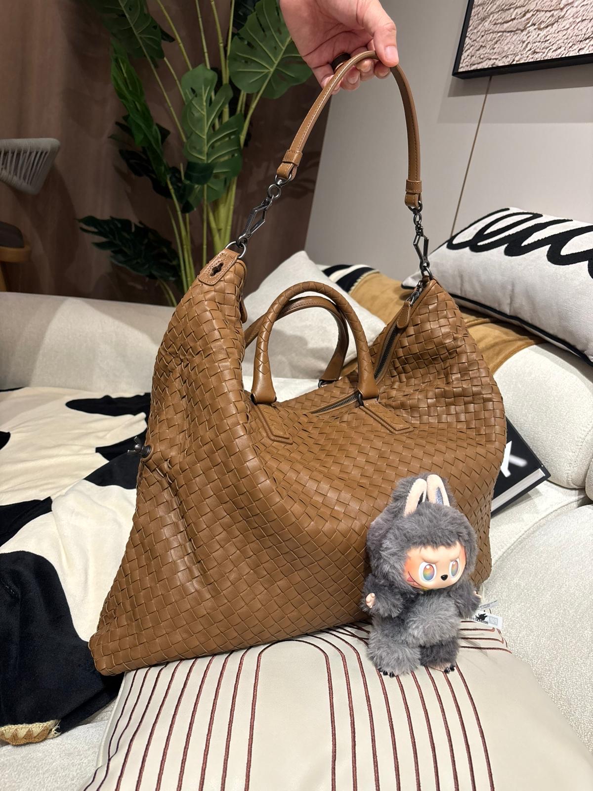 Bottega Veneta BV 2Way Hobo Bag 100%Authentic, 98%New 