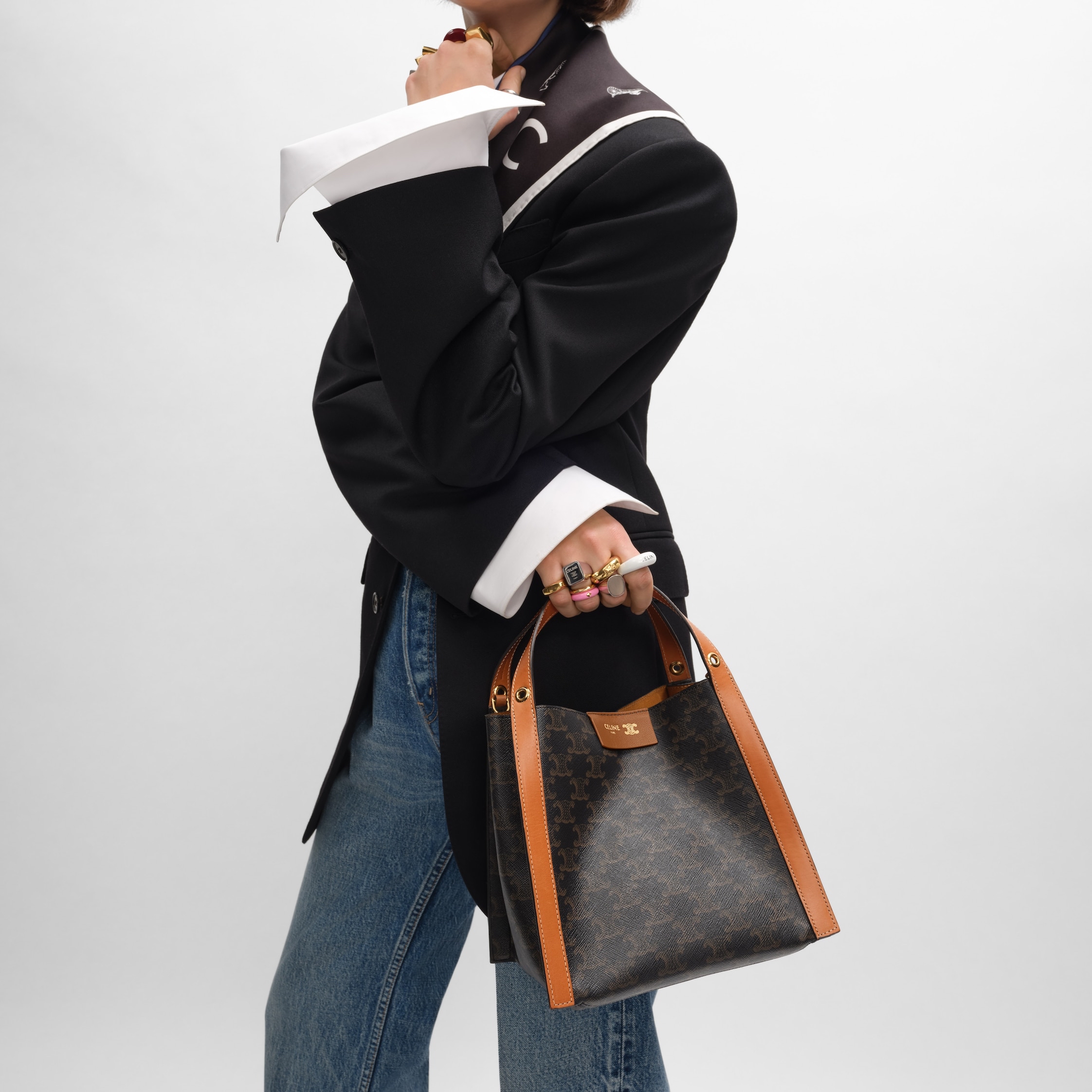 精選貨品優惠💖新款🆕訂貨📮Celine small cube bag  Size 18.5x21x17cm