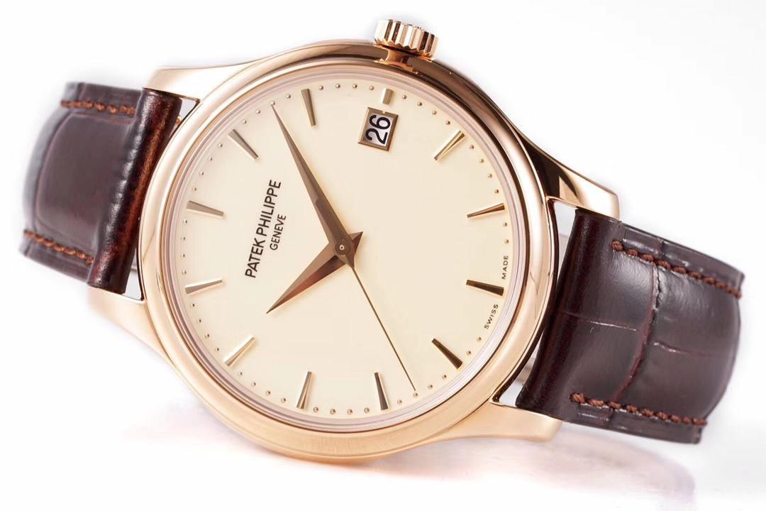 🔥🔥🔥极限复刻——百达翡丽古典系列——5227腕表V3版！【细节升级如下】腕表尺寸39mmX10.2mm ✅升级表壳打磨，使之整体更佳匀称协调，独家还原正品独特的温润质感。 ✅完善防尘盖与壳体的衔接机制，带来和正品一样的开合体验。 ✅刻度和指针，采用最新的贵金属电镀工艺处理，效果更上一层楼。 ✅“锅盖型”微凸蓝宝表镜，版型与正品一致，效果通透，辨时清晰。 ✅采用定制版Cal.324一体机——更薄，长期戴更稳。 ✅表带：经典意大利小牛皮表带，纹路清晰，质感上乘。