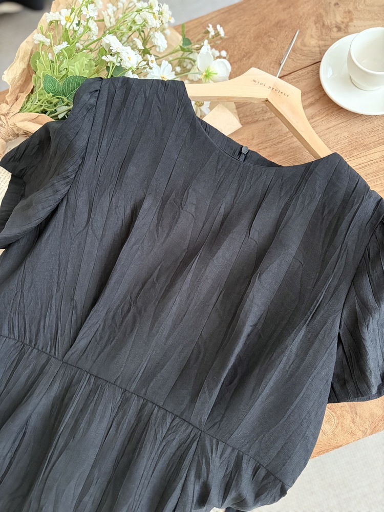 Lune Textured Dress (Black)