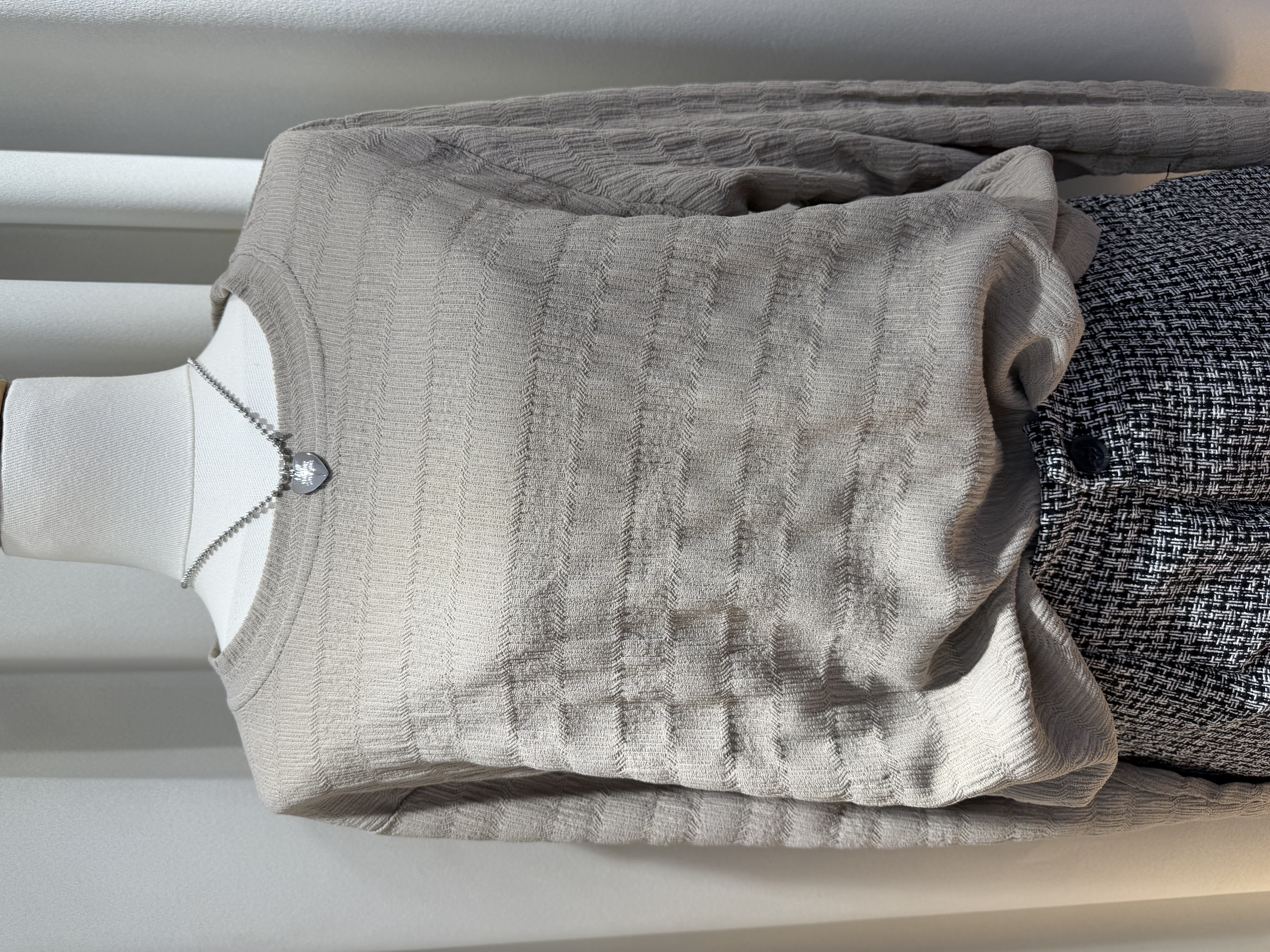 花紋圓領薄長袖上衣