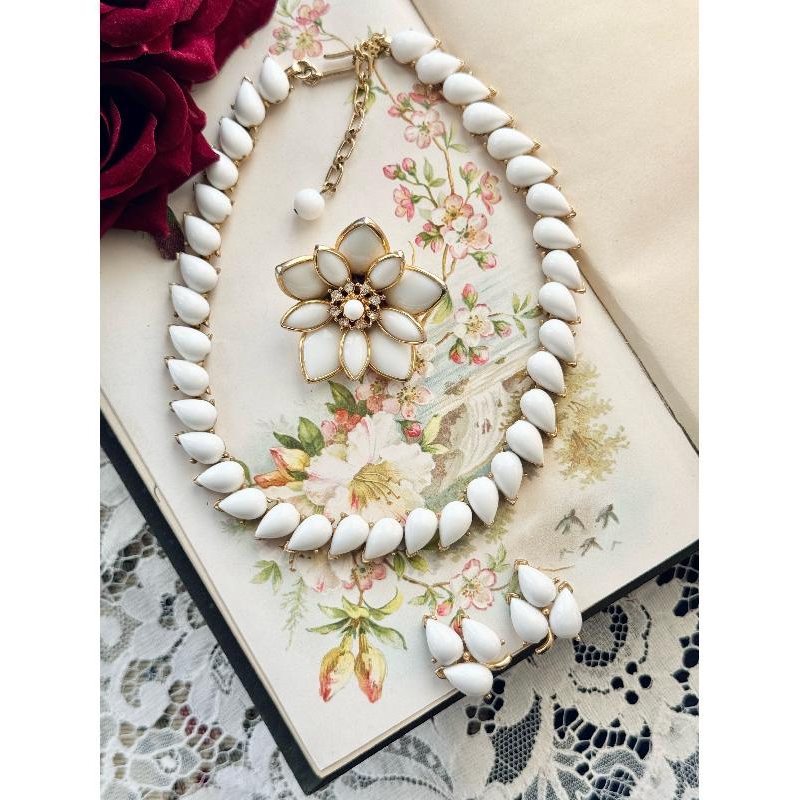 RARE! C.a. 1960s Crown Trifari Molded Milk Glass Three-Piece Jewelry Set - Necklace, Clip Earrings and Floral Brooch (MT1851)