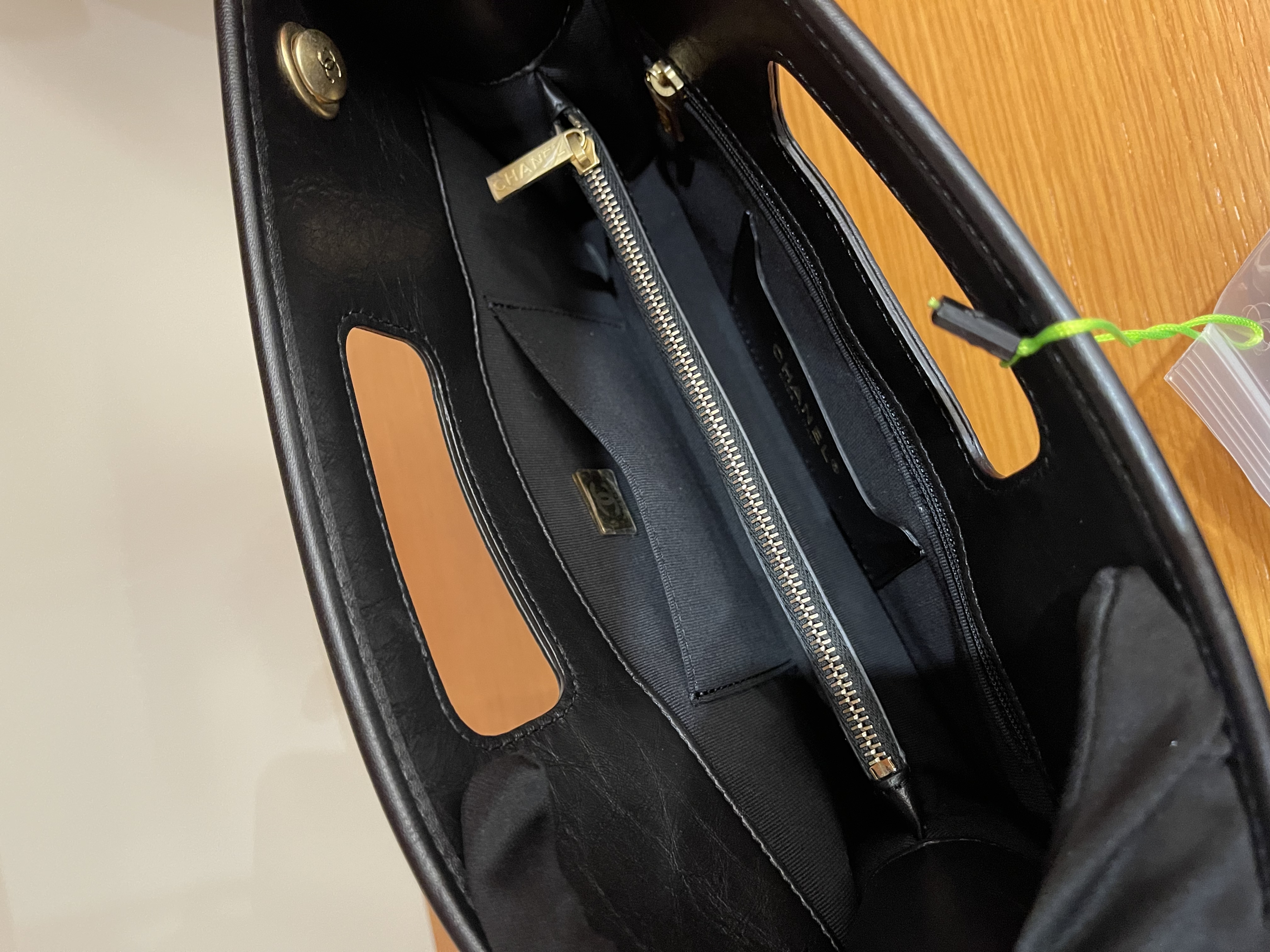 直播貨品 |  [1個-$100 2個-$300］HH11