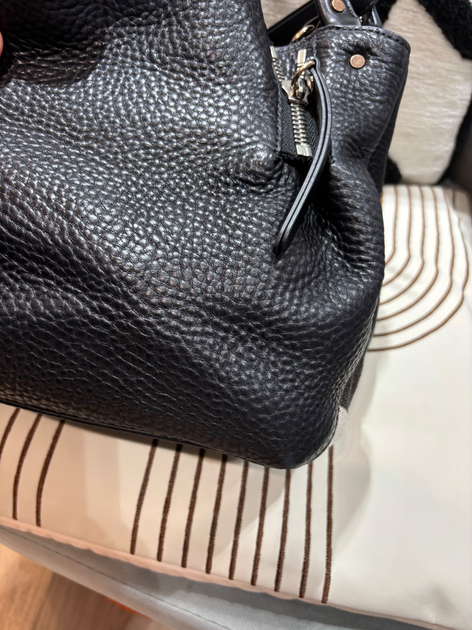 Burberry 2Way Bucket Bag calfskin 黑色牛皮斜孭袋水桶袋 100%Authentic, 98%new 