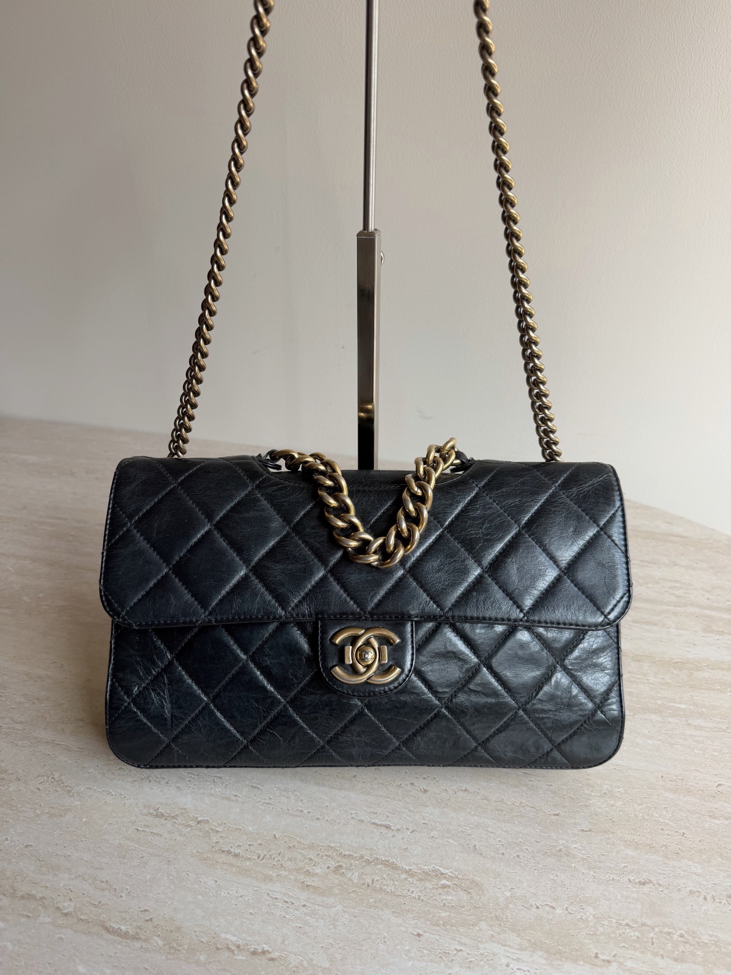 【預訂貨品】Chanel黑金斜孭袋