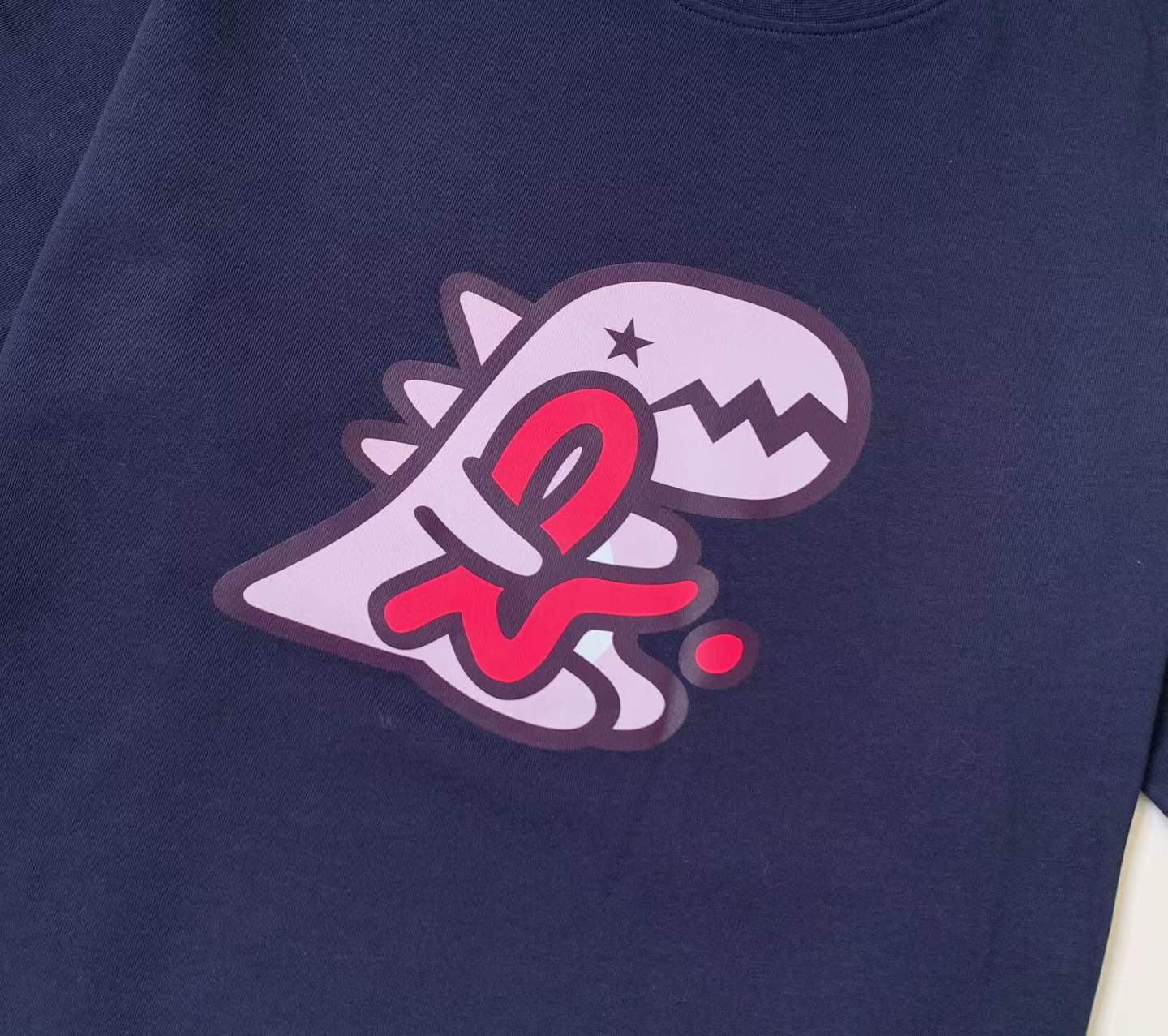 預訂 agnès b. HUGGING DINO短袖Tee [貨號26A421]