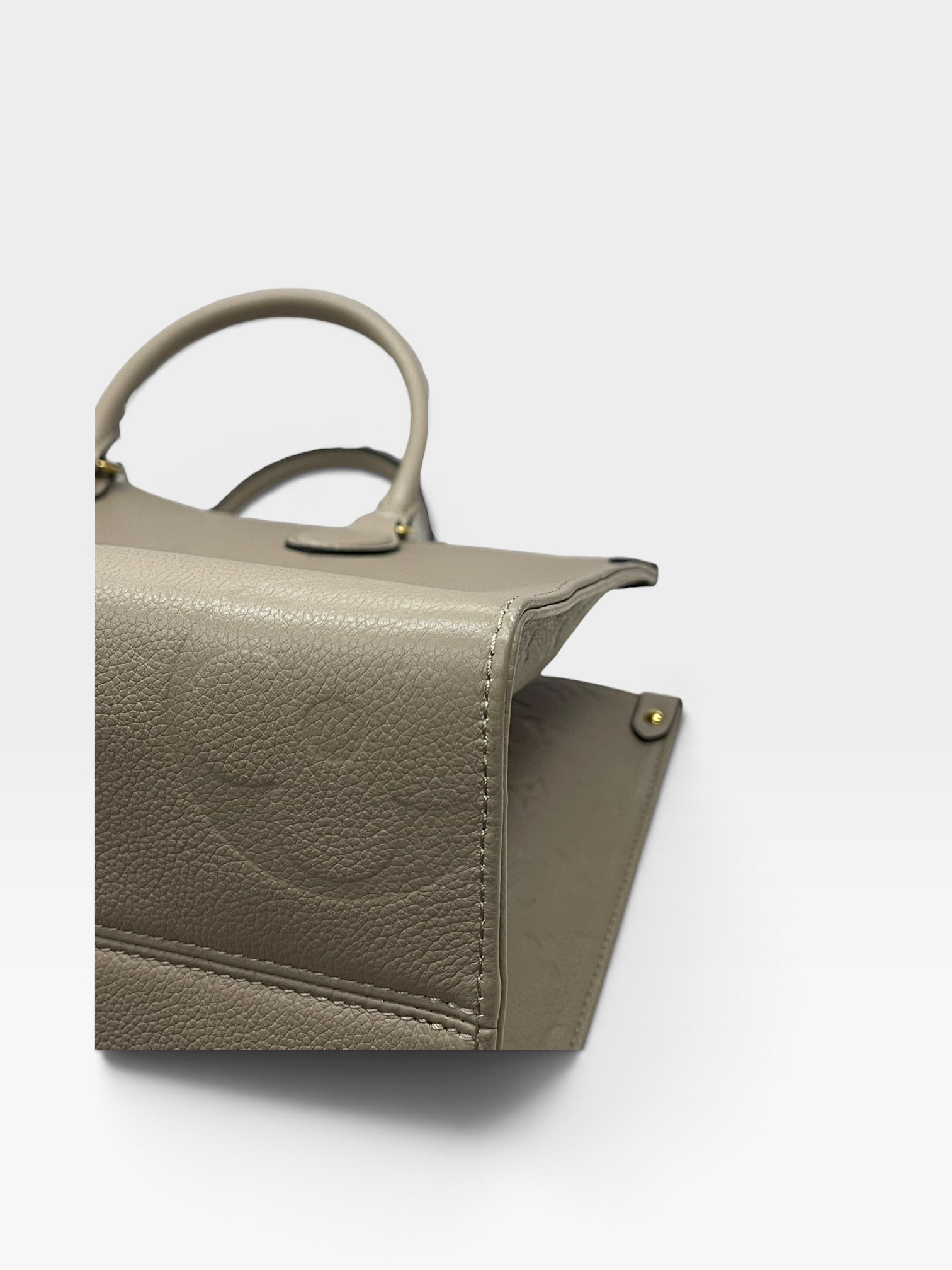 Pre-Owned LV On The Go MM / Product Code: 091016