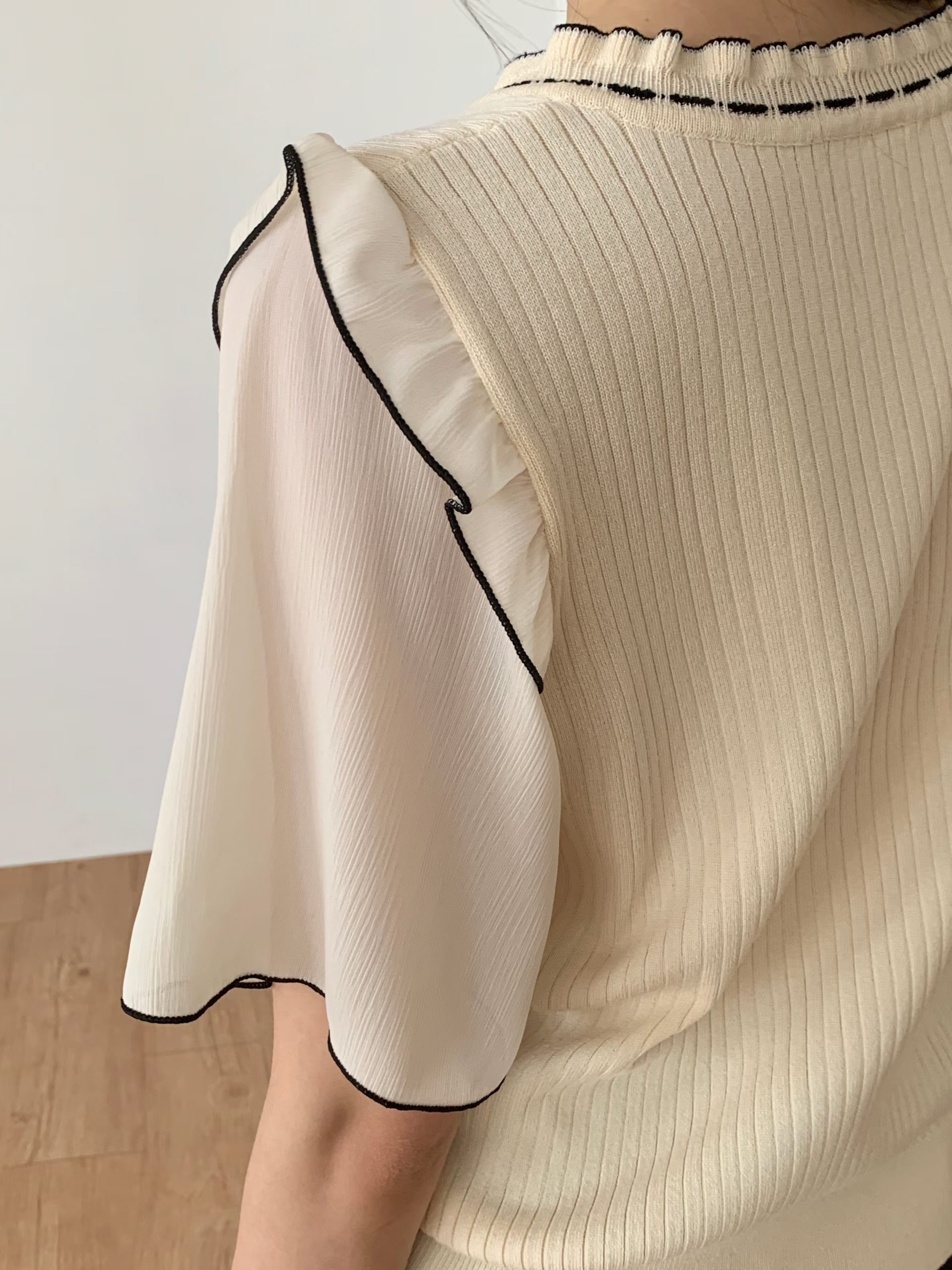 CT12 韓系木耳邊V領針織top