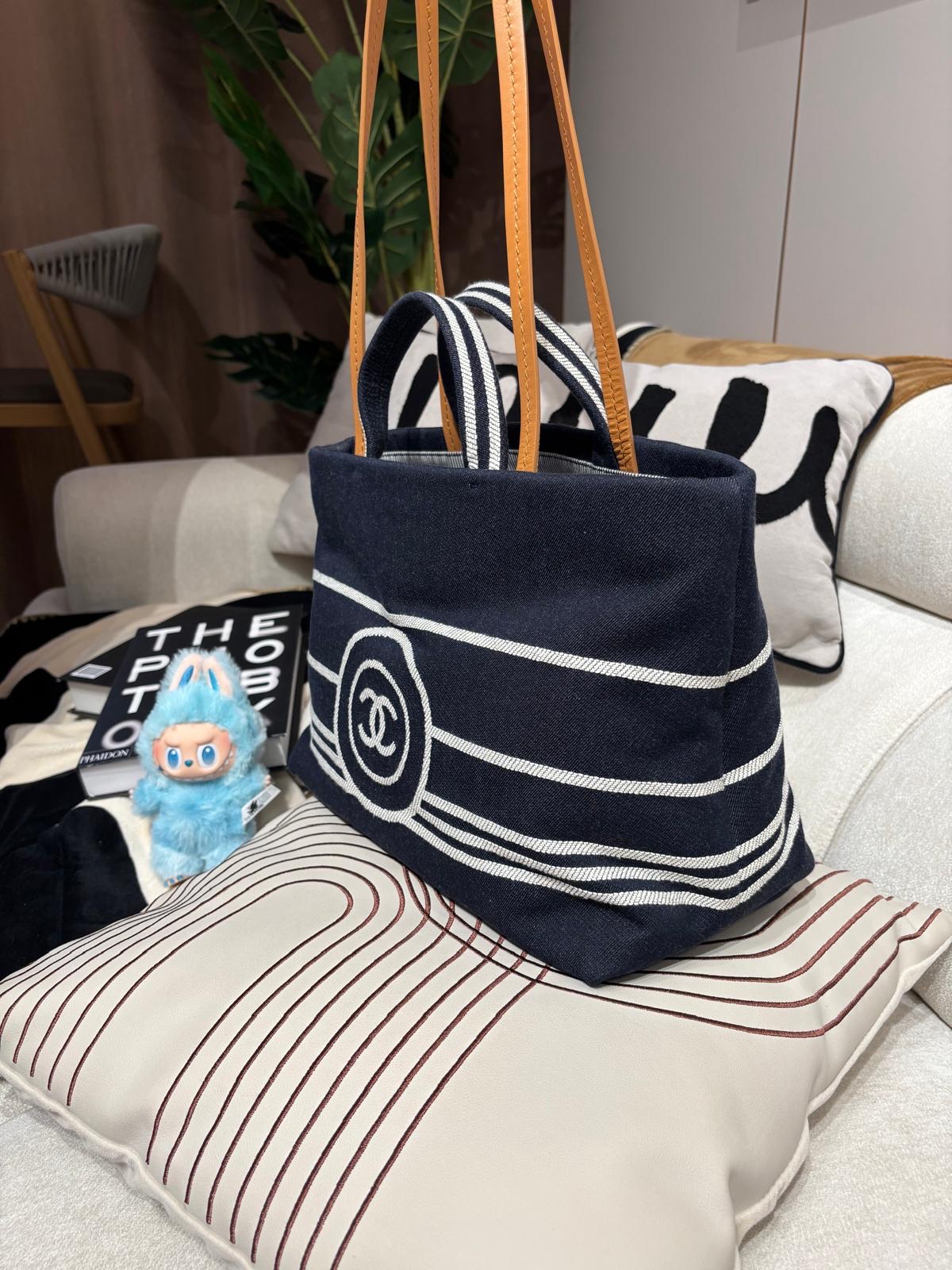 Chanel Denim 2Way Bag 100%Authentic, 98%New ✅Dust bag✅19Card