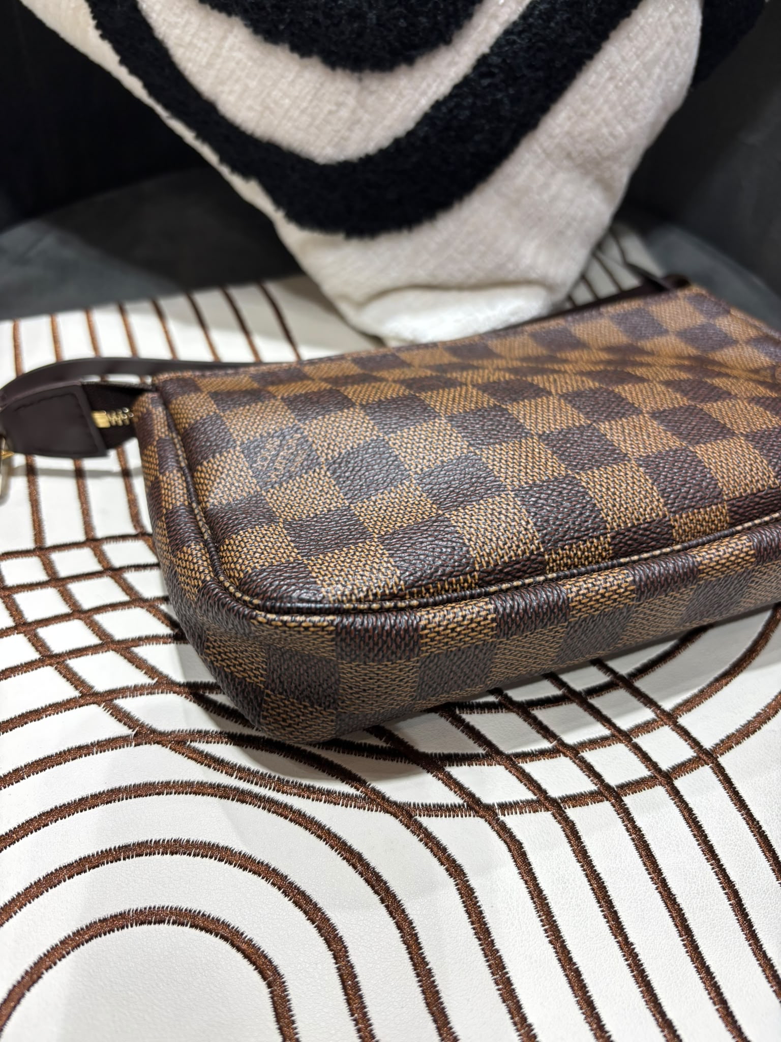 未使用品 LV Pochette Monogram 100%Authentic, unused 未使用品