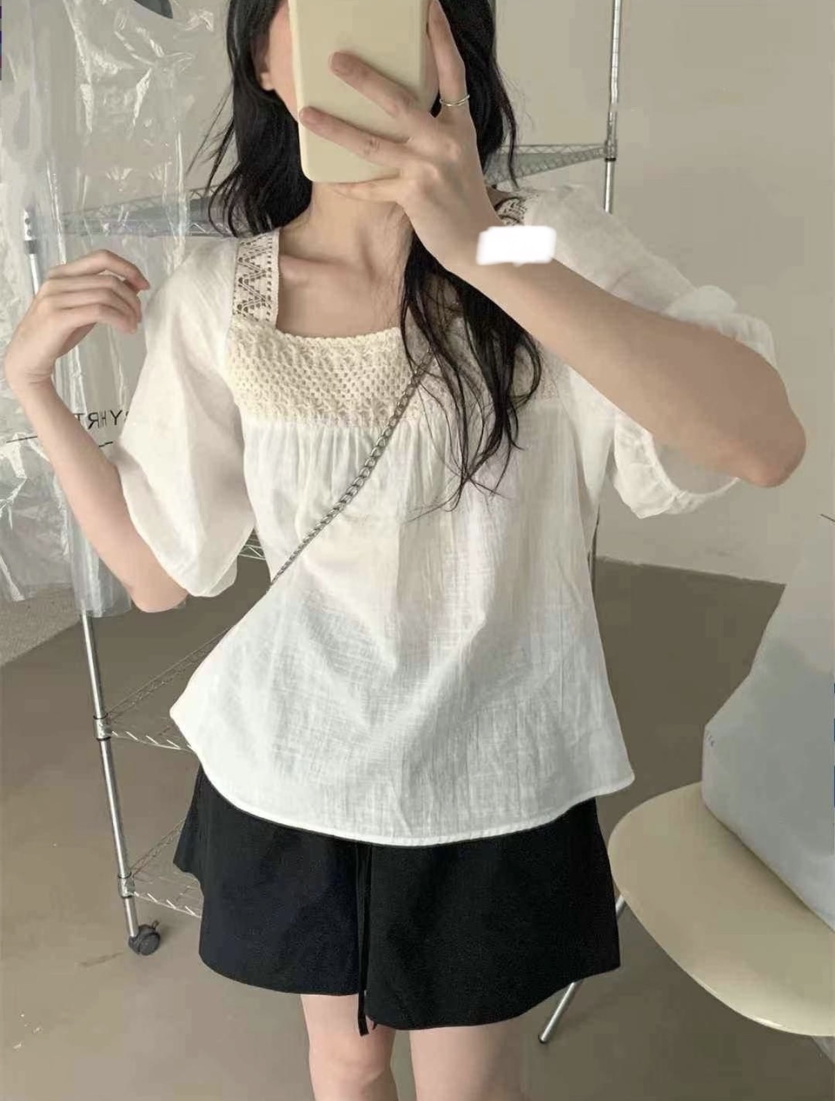 米白色通花領上衣