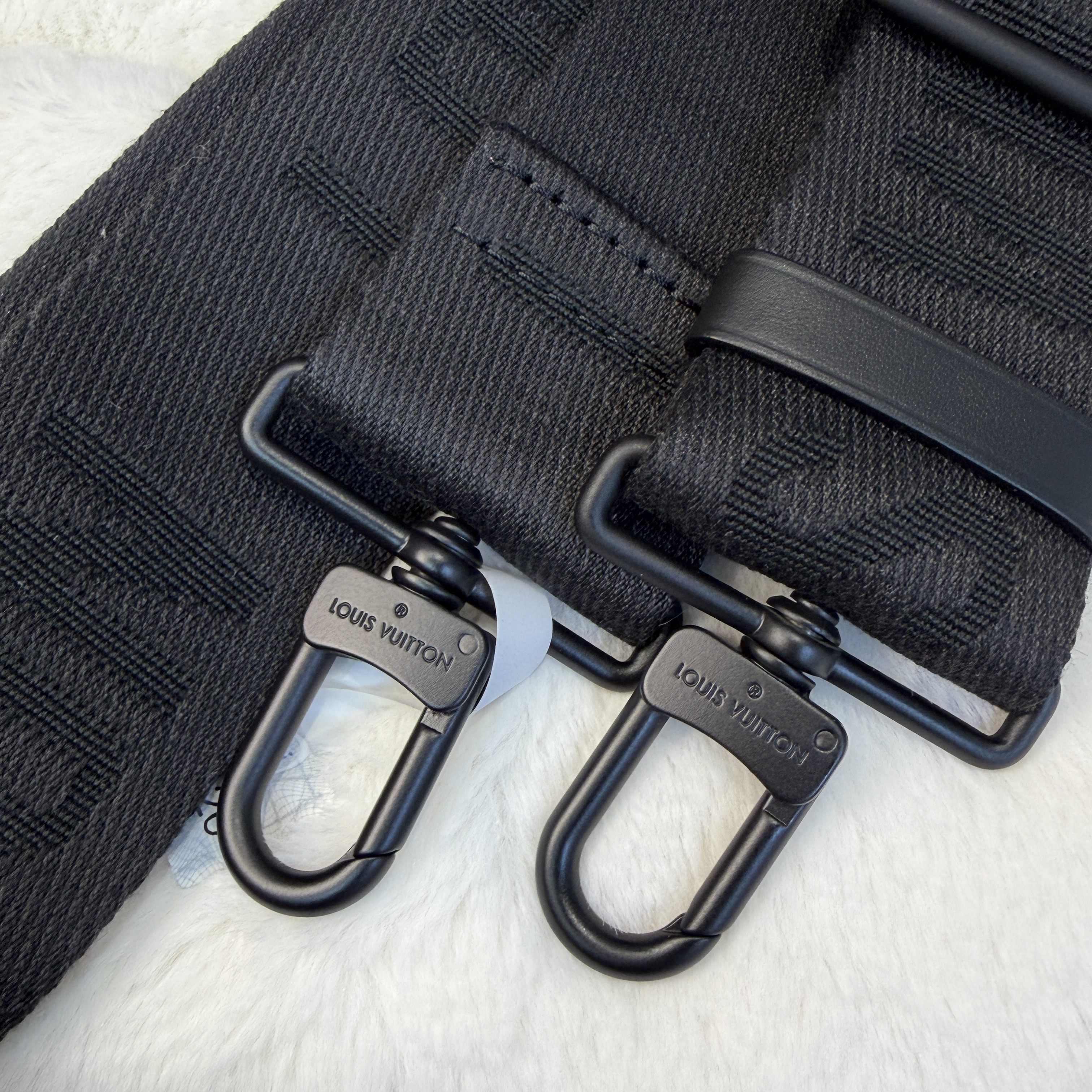 LV S-Lock Messenger 最型格暗黑風格🖤情人節回禮一流❤️‍🔥 