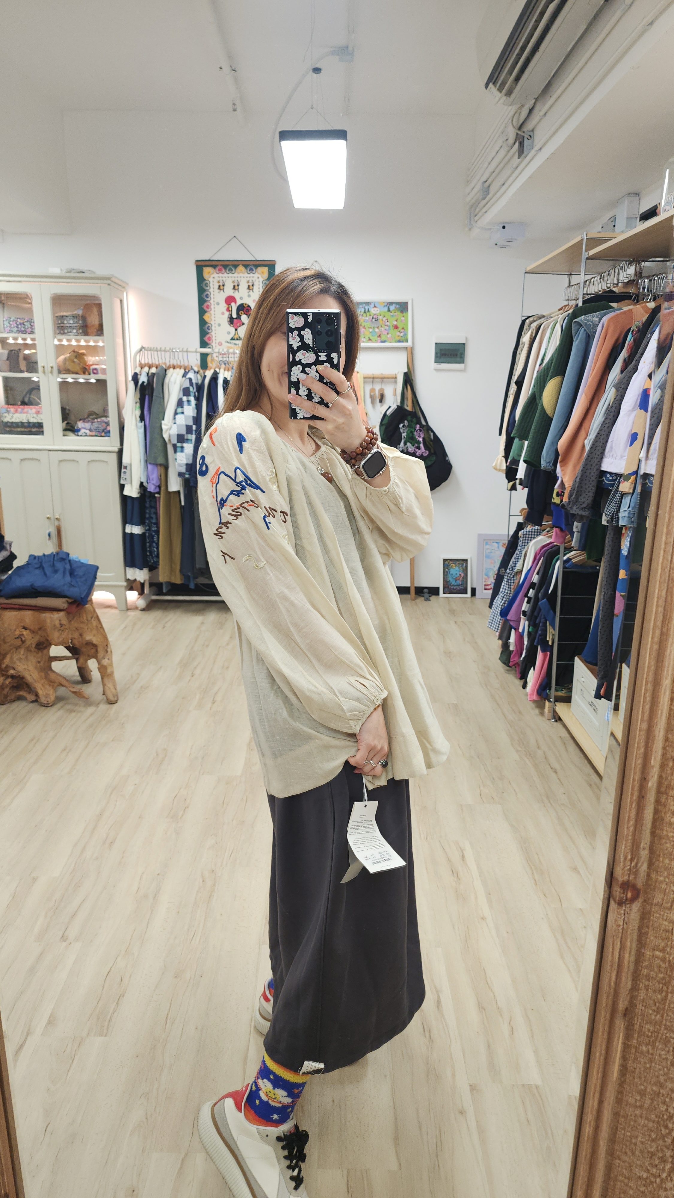 台灣品牌香檳金刺繡袖圓領衫