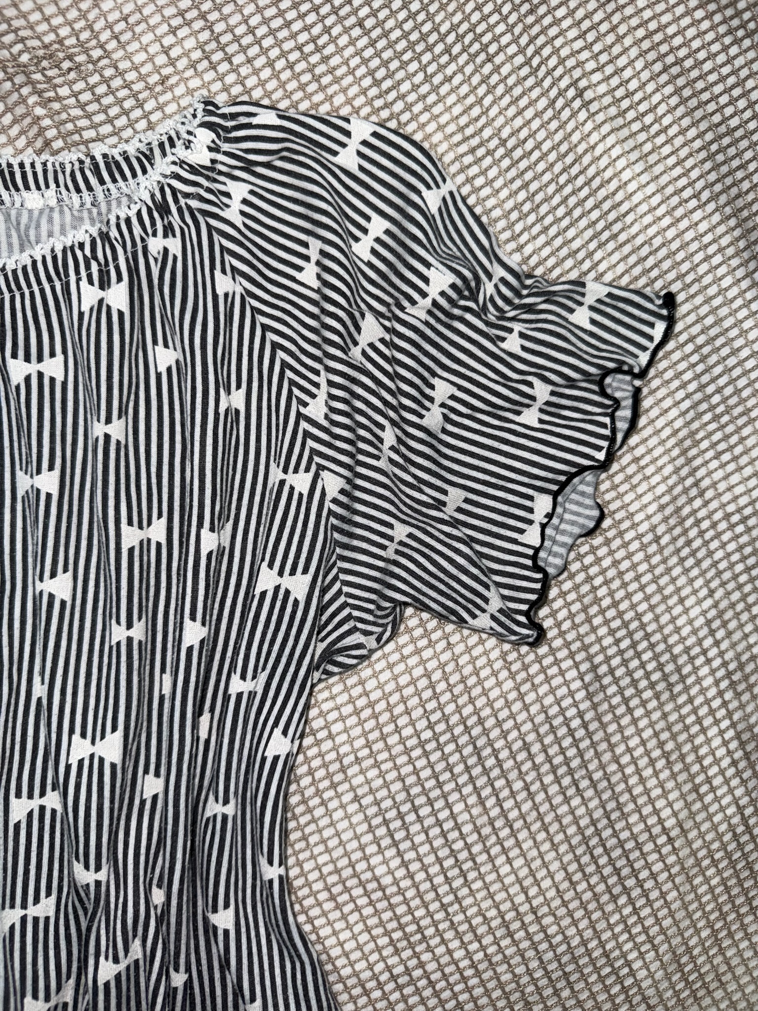 Ruffle Sleeve Motif Elastic Neckline Blouse