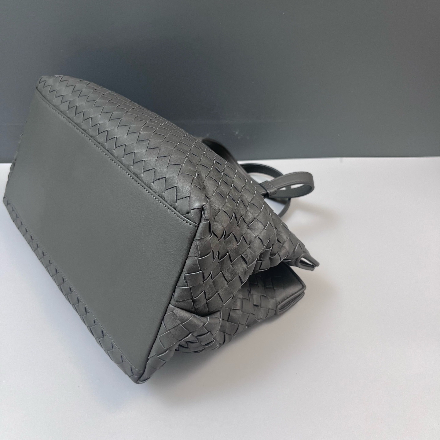 【預訂貨品】BV 灰色編織tote bag