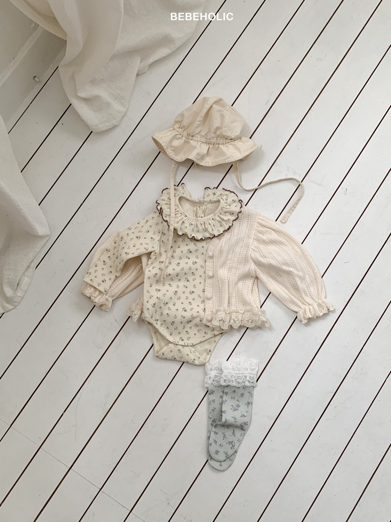 🌸預訂 韓國直送🌸🇰🇷BEBEHOLIC三色碎花荷葉領長袖包屁衣