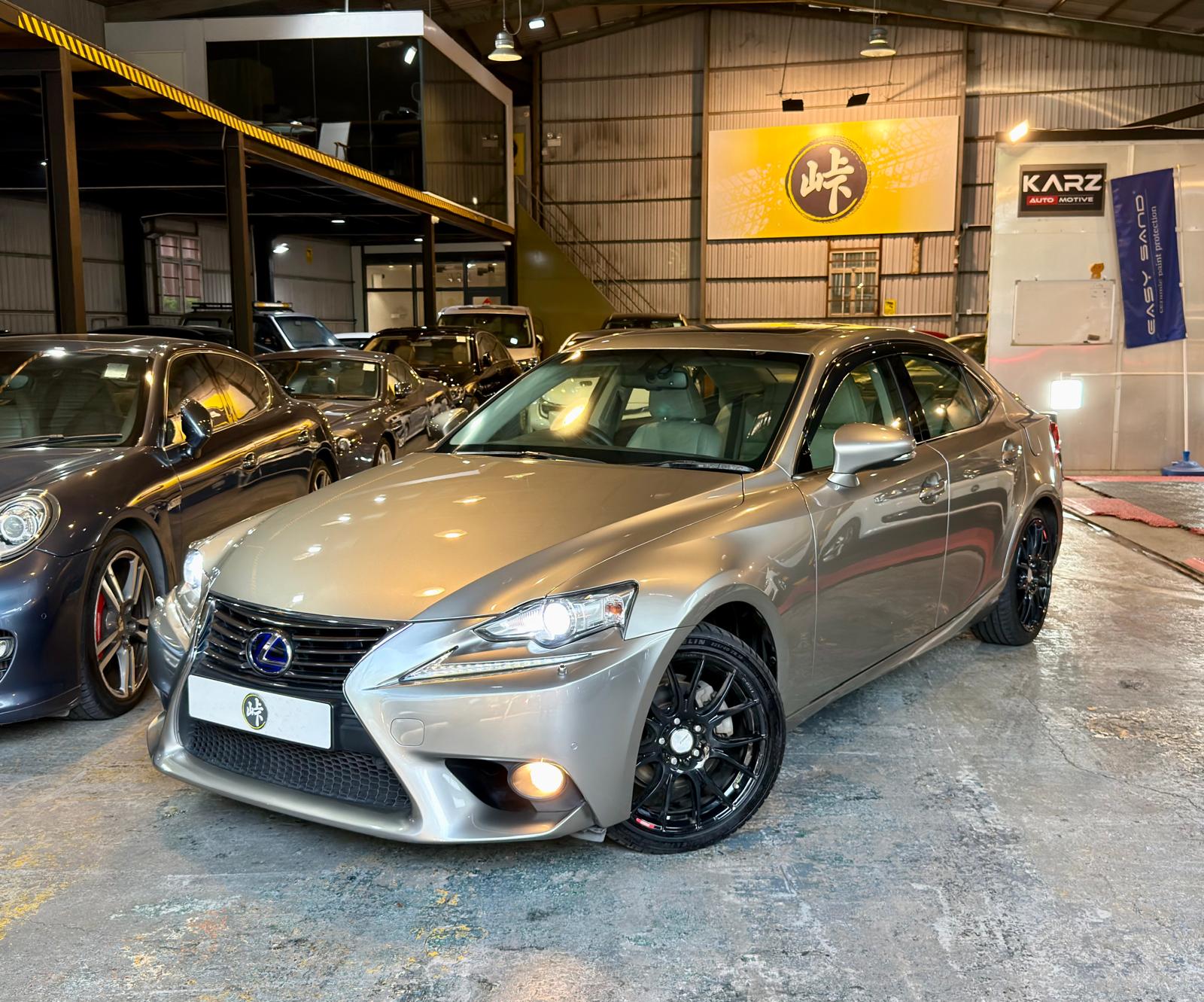 Lexus IS300H Hybrid 2013