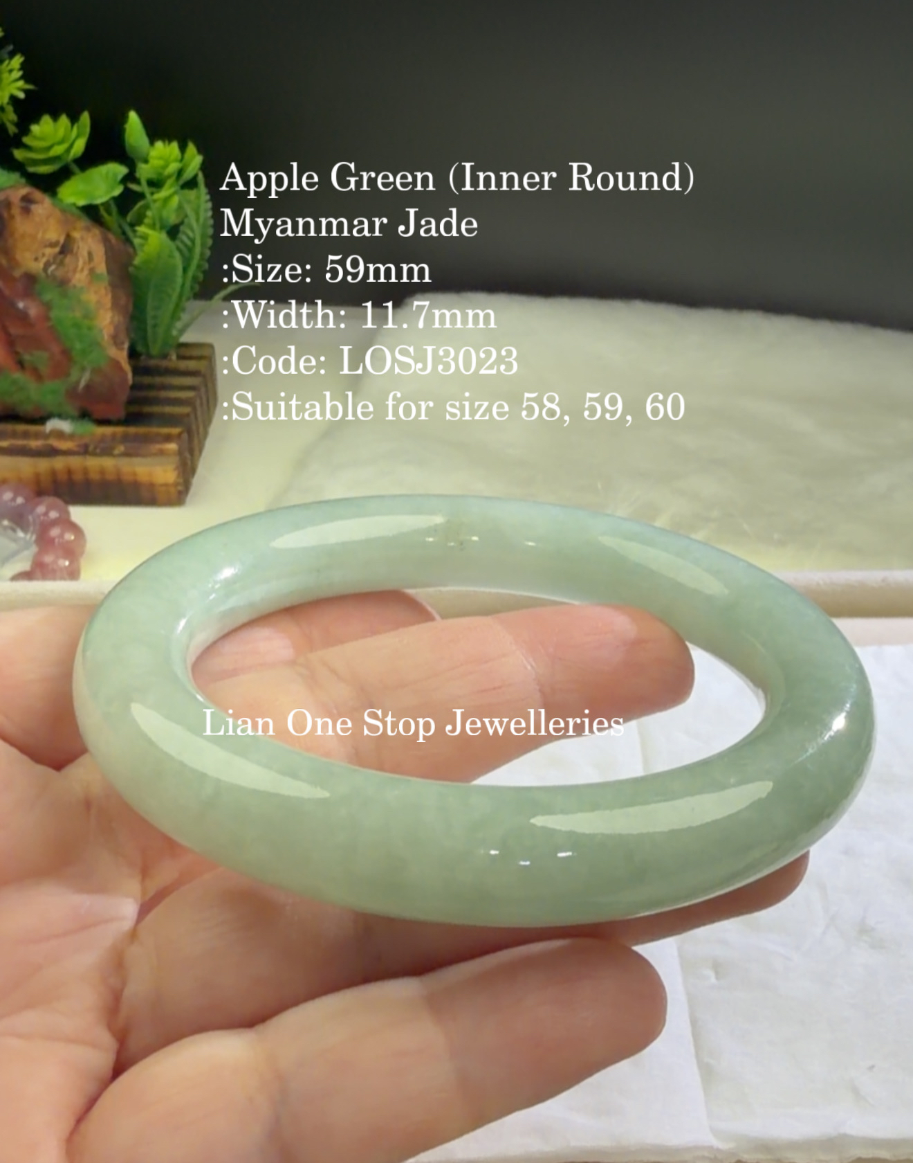 5.9cm Code: LOSJ3023 Apple Green (Inner Round) Myanmar Jade 