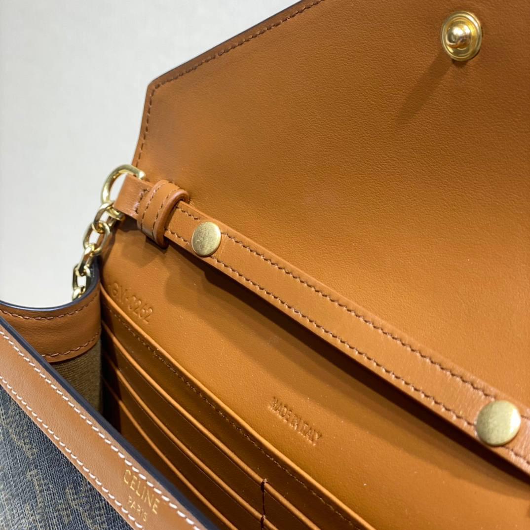 🔥大货实拍图 𝗖𝗘𝗟𝗜𝗡𝗘♥𝗠𝗔𝗜𝗟𝗟𝗢𝗡链条信封包 型号：10H422 尺寸：19.5*13*4cm