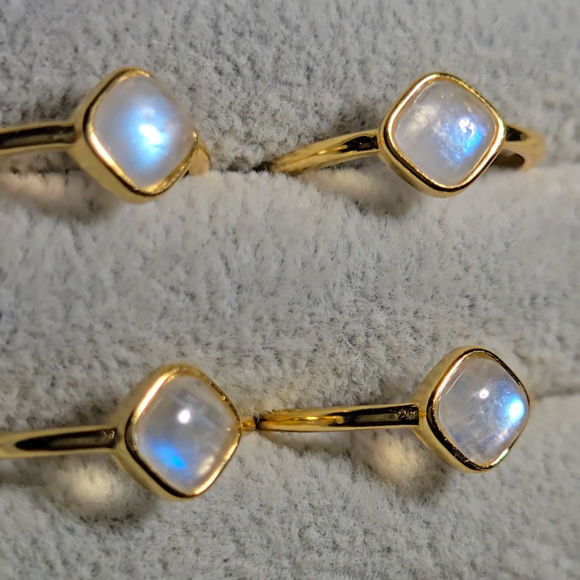 White moonstone rings with blue flash in adjustable sterling silver - SM636