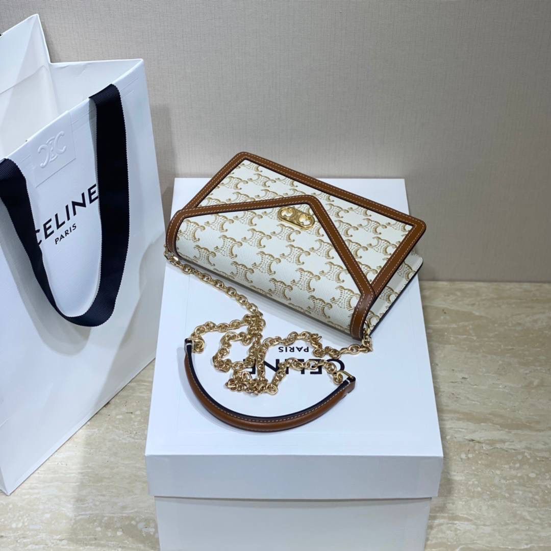 🔥大货实拍图 𝗖𝗘𝗟𝗜𝗡𝗘 ♥ 𝗠𝗔𝗜𝗟𝗟𝗢𝗡链条信封包 型号：10H422 尺寸：19.5*13*4cm