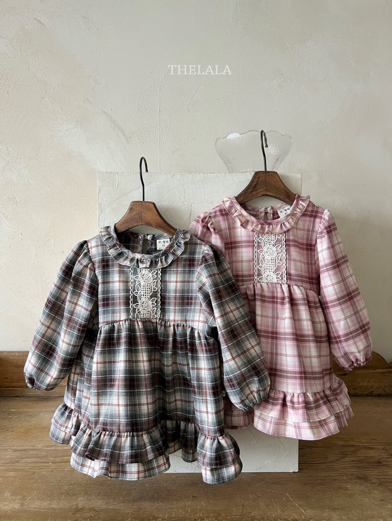 🌸預訂 韓國直送🌸🇰🇷THELALA兩色蕾絲荷葉邊格紋長袖連身裙