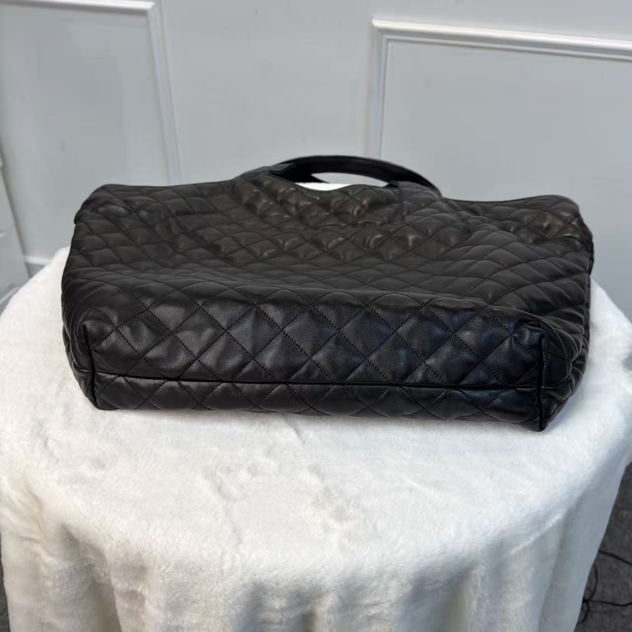 YSL care Maxi  羊皮子母包 大size model必備❤️‍🔥