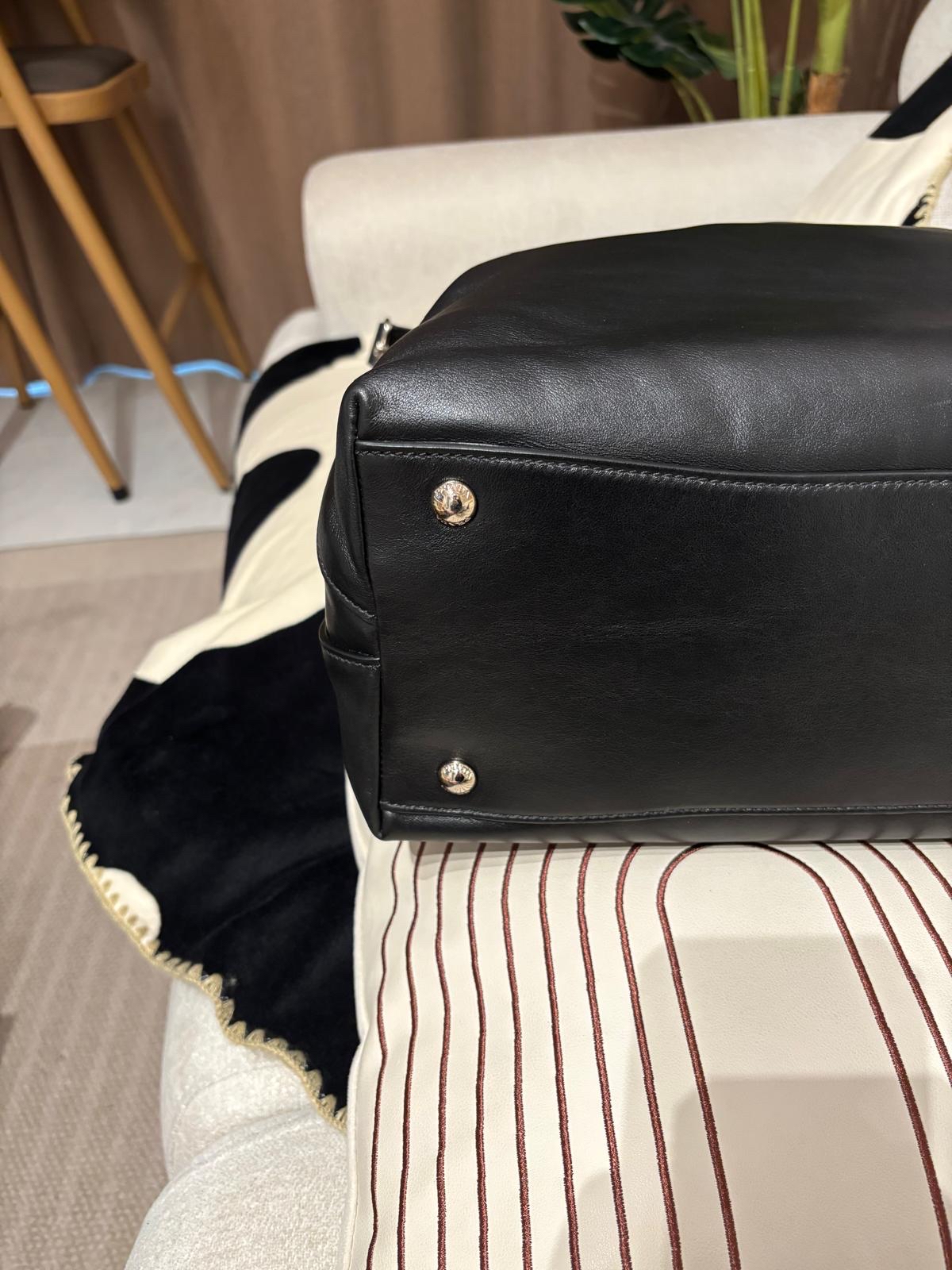 Prada shoulder bag Hobo Bag Calfskin 100%Authentic, 95%New ✅Dust bag