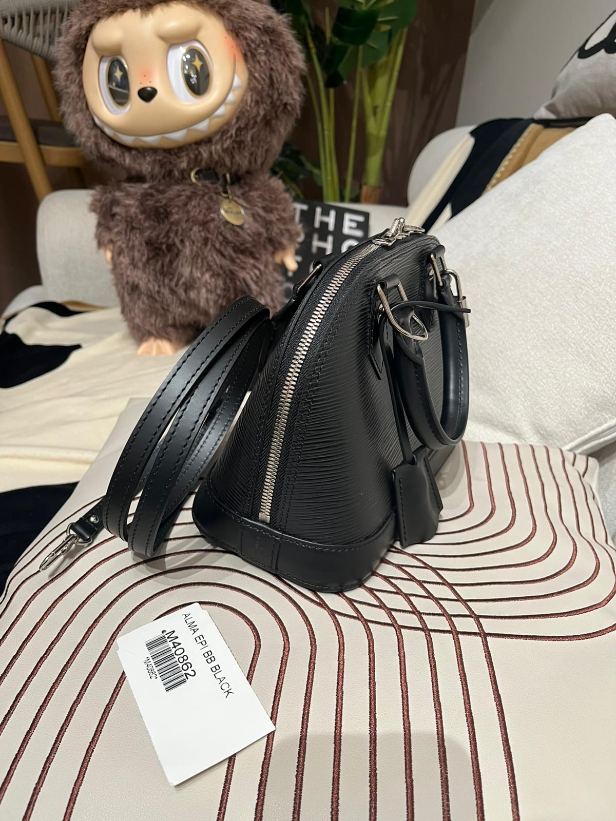 Lv Alma bb epi leather 黑色牛皮 100%Authentic ,98%new ✅key lockpad✅strap✅Dust bag 