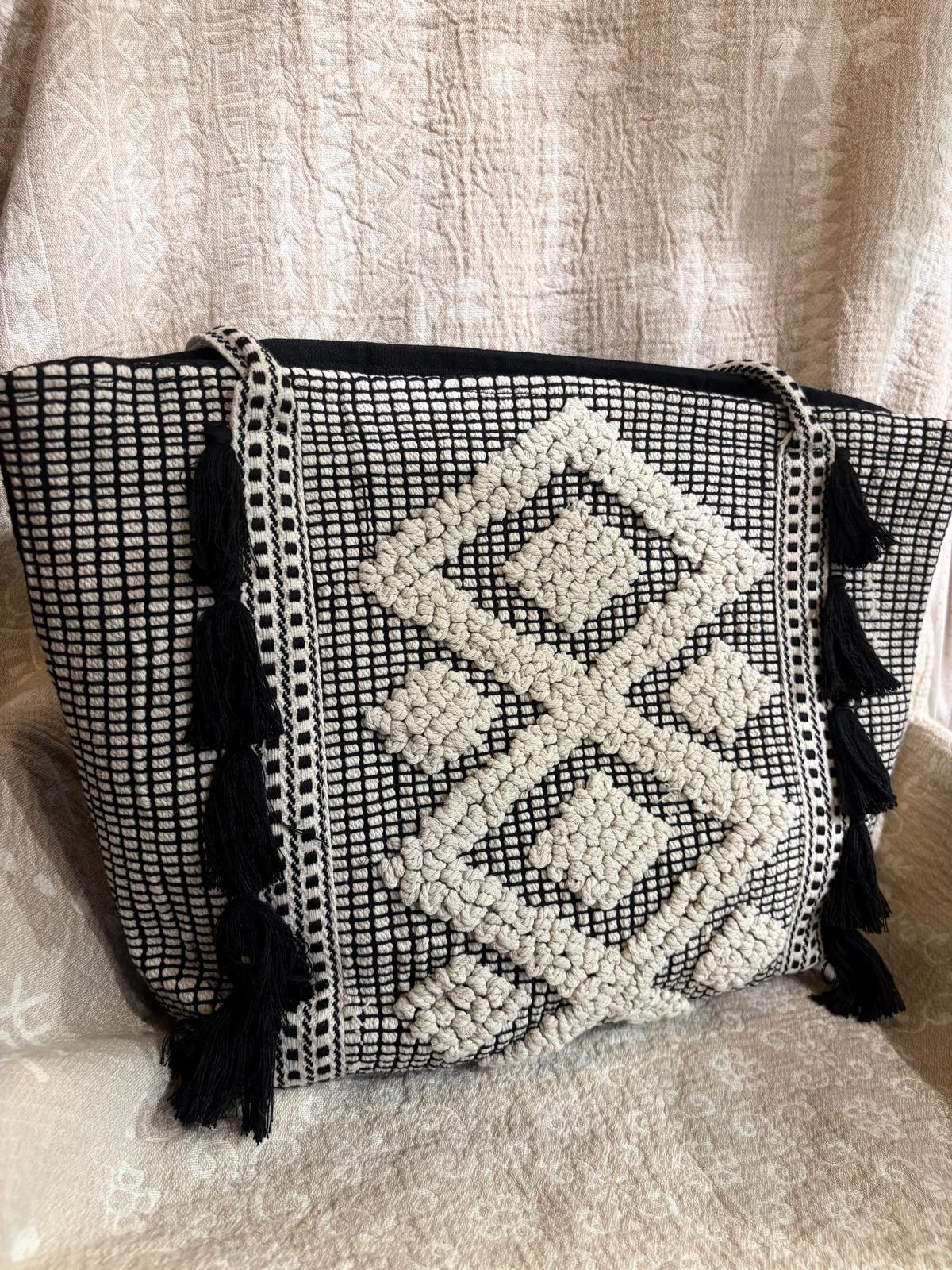 印度製造 - 黑白色格仔紋蘇蘇刺繡袋