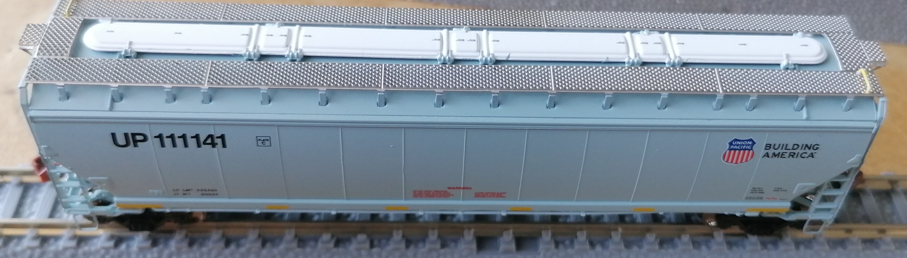 UP Gunderson 5188 Covered Hopper, Union Pacific/High Reporting Marks Scaletrains N