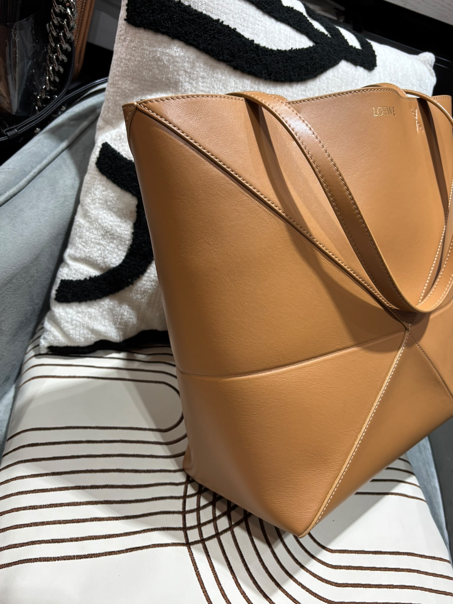 Loewe puzzle fold Tote calfskin 100%Authentic, 98%New ✅收據✅Dust bag