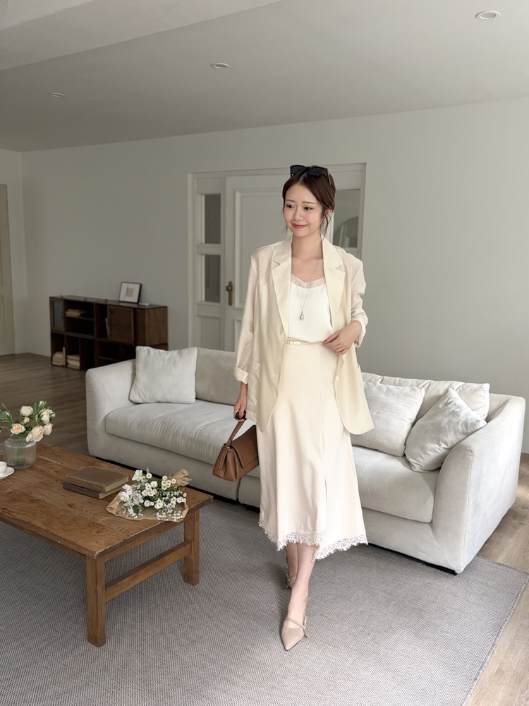 The Fine Silky Blazer (Ivory)