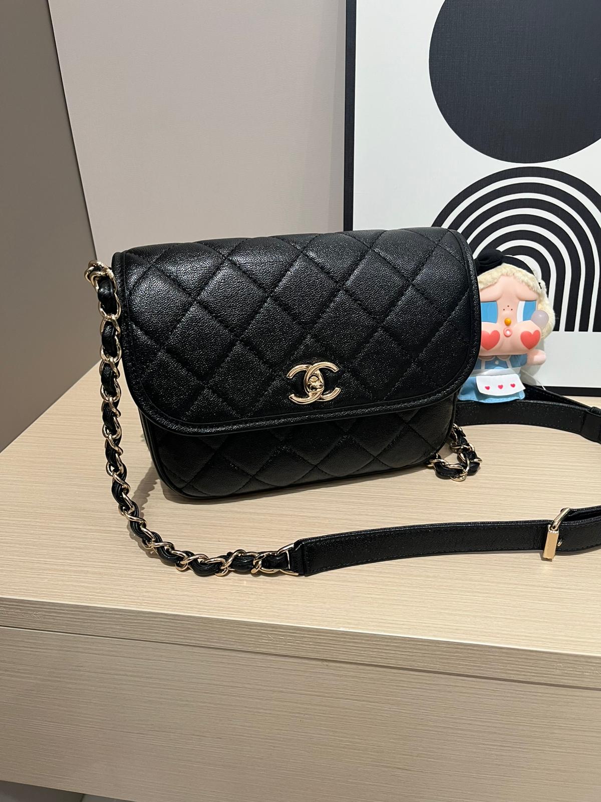 Chanel flap bag cc logo 黑色荔枝牛皮 ,100%Authentic ,98%new ✅31 card✅dust bag✅box
