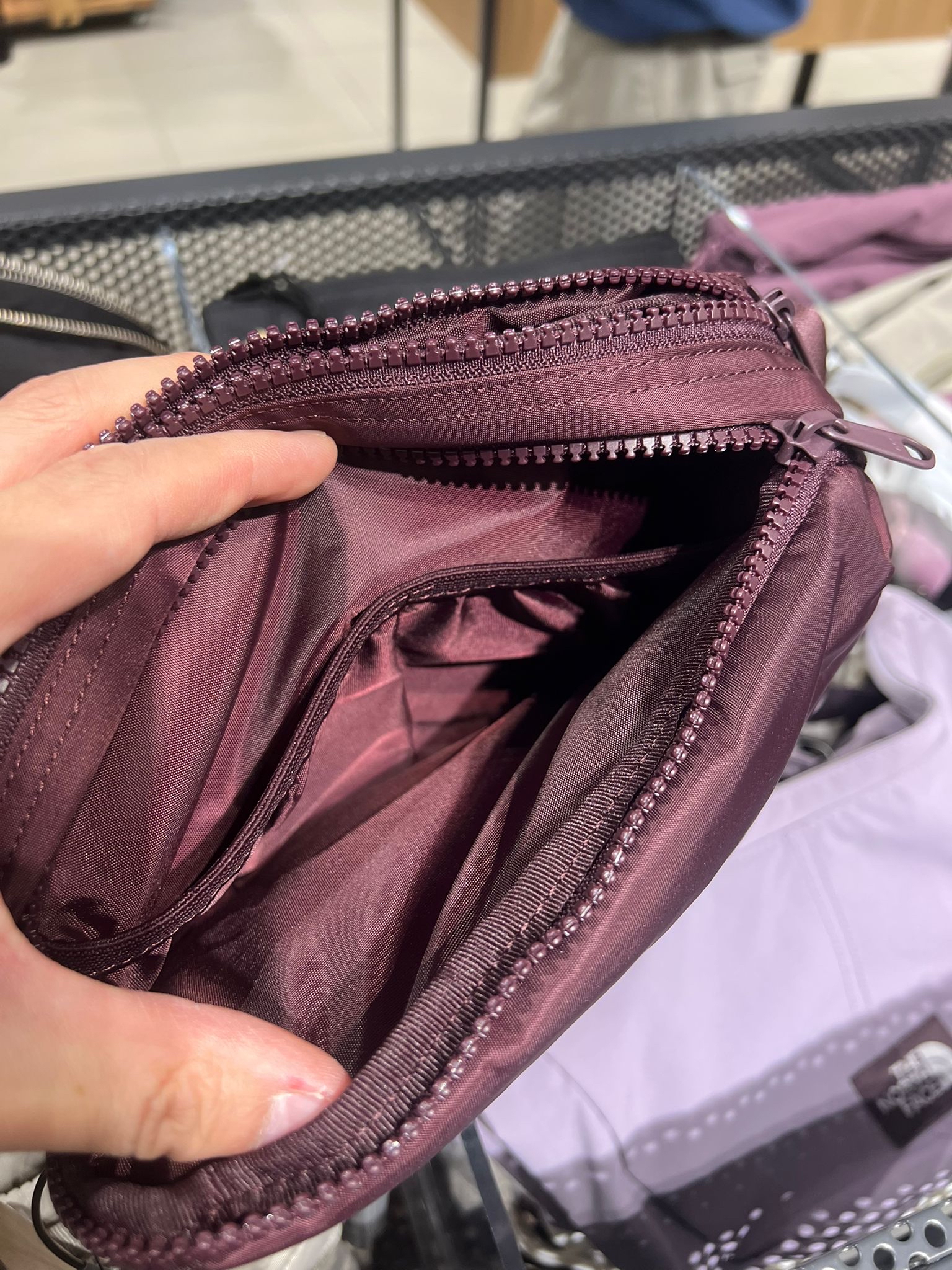 The North Face 尼龍質地斜孭袋