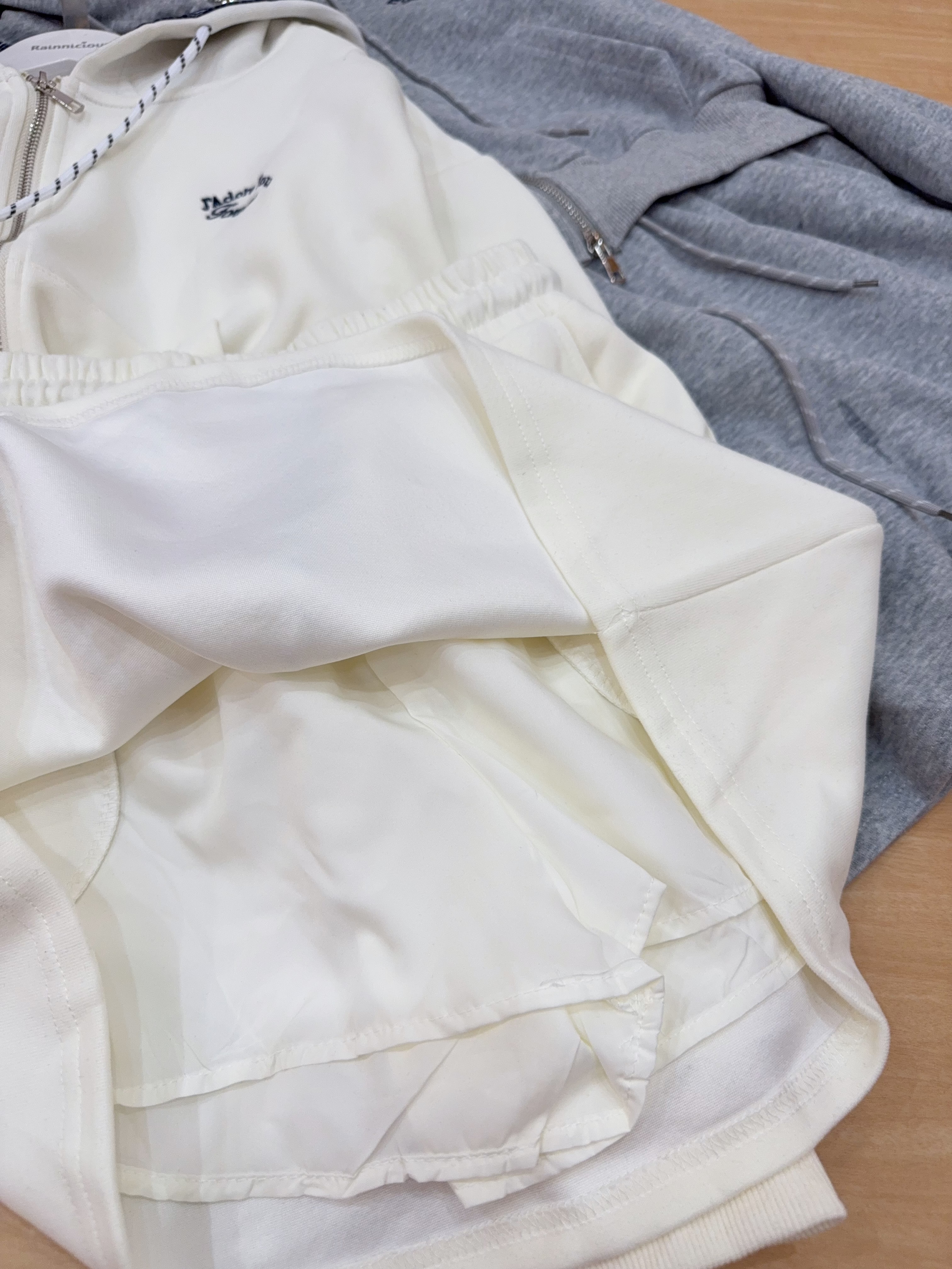 韩系格纹连帽外套上衣+半身短裙两件套 R2817