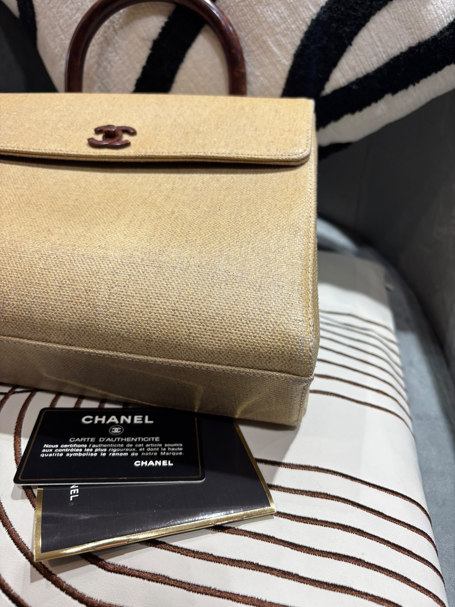 Chanel vintage Kelly bag  100%Authentic, 95%new  ✅card