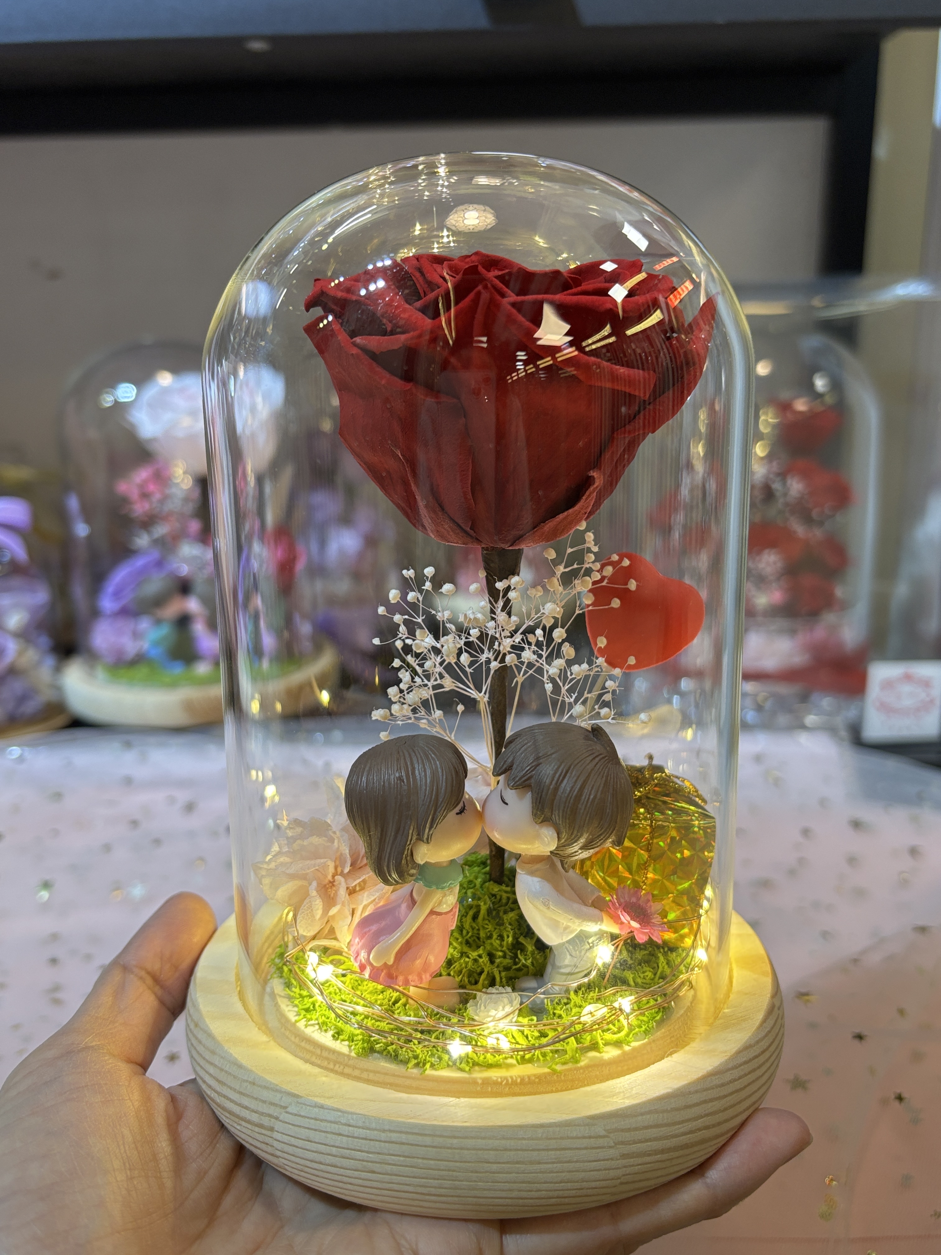 情人節永生花紅（有燈，可選不同款式公仔，底坐直徑12cm;總高18cm）