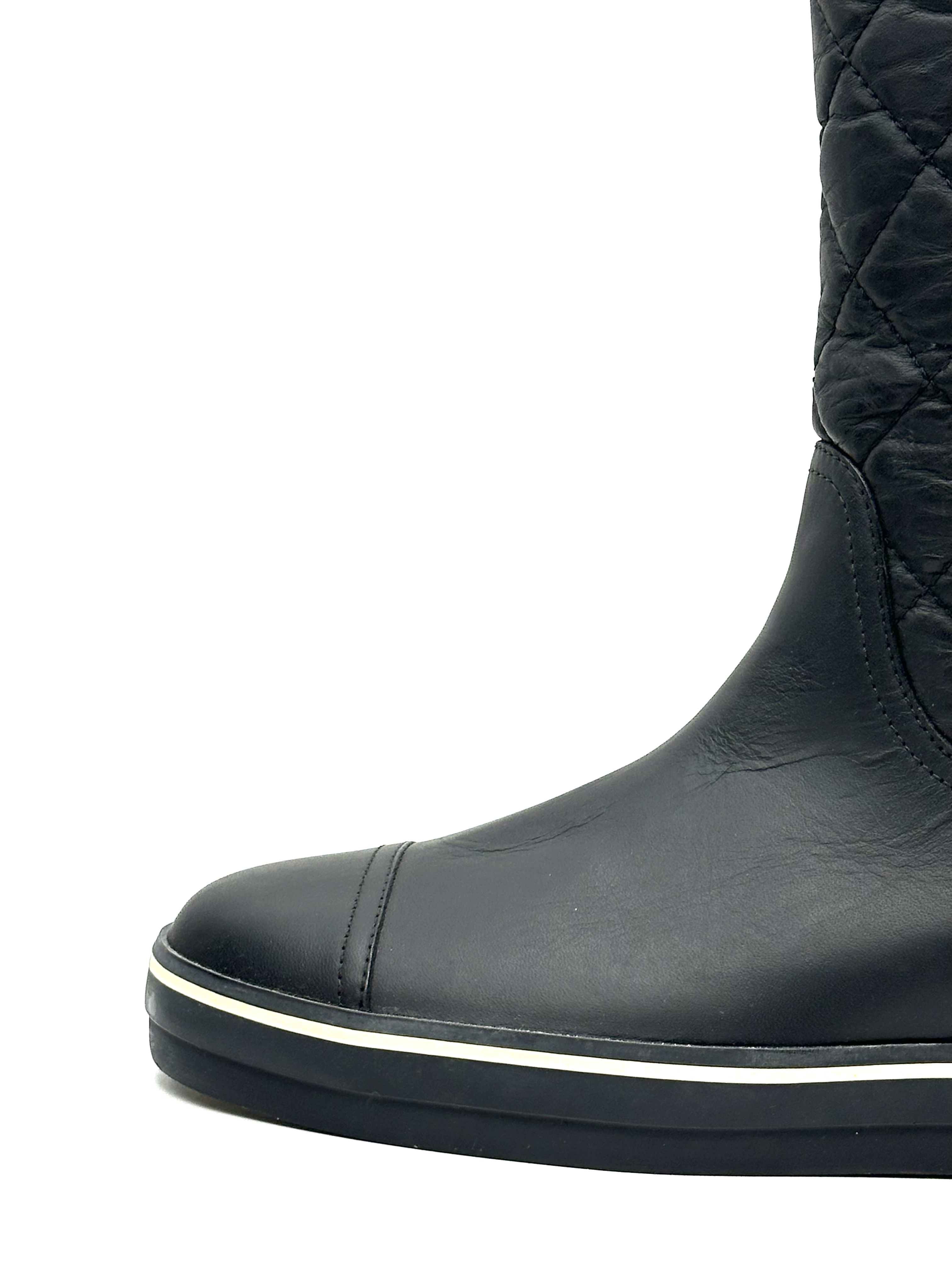 Pre-owned Chanel black quilted leather mid-calf boots / Product Code: 26040406