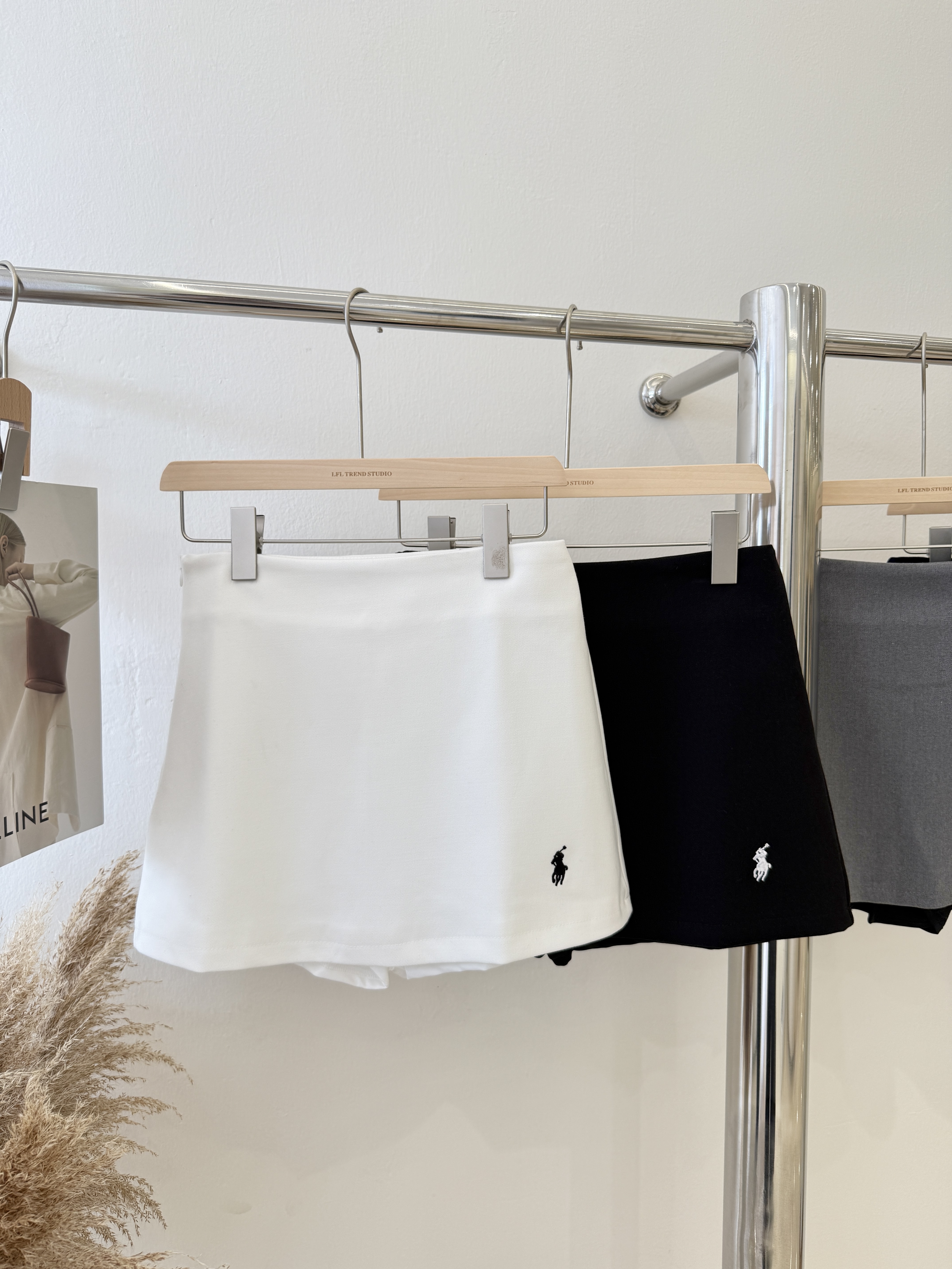 6846 时尚小马刺绣西装裙